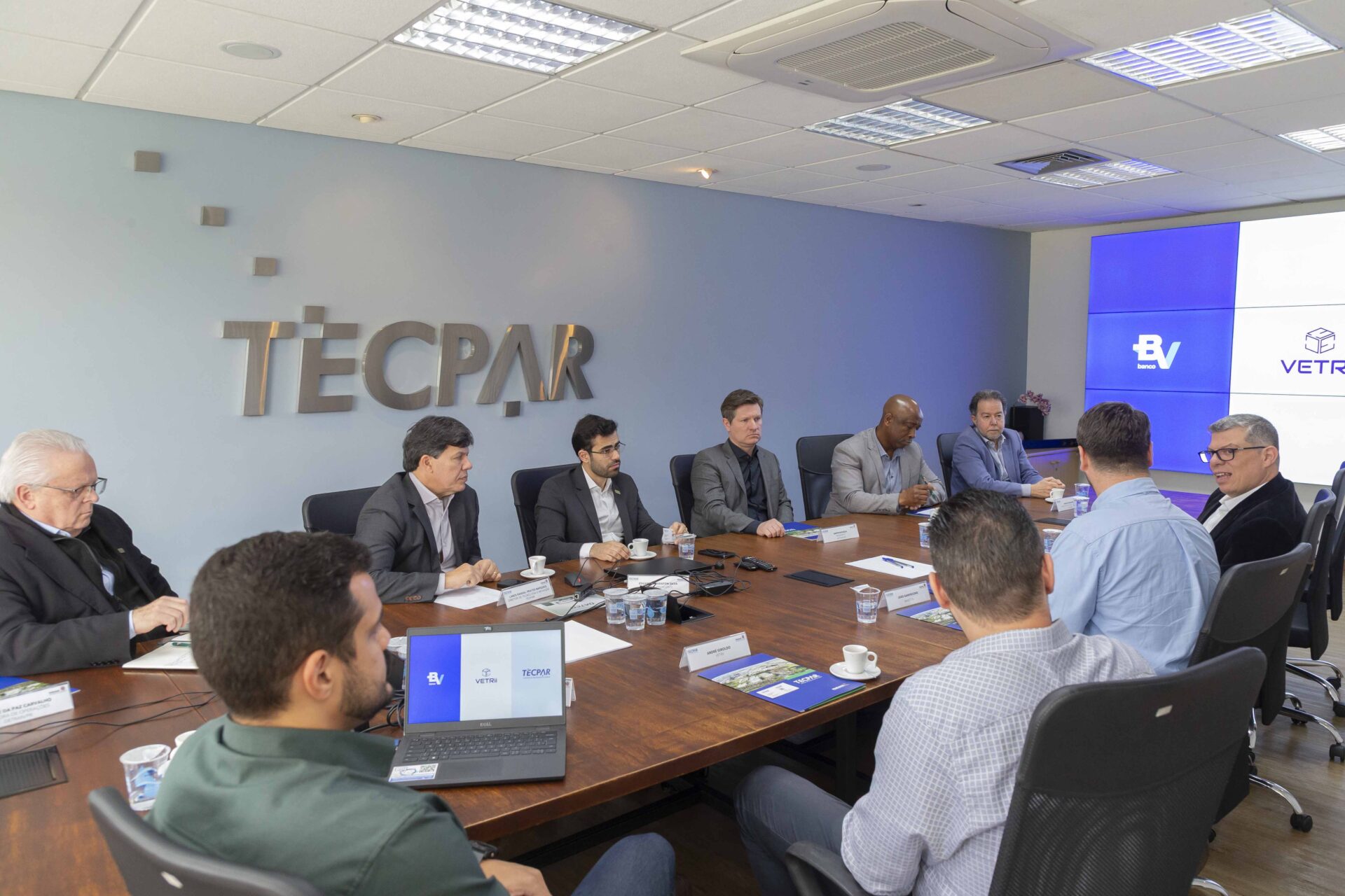 Tecpar e Detran discutem criação de passaporte digital para registrar histórico de veículos