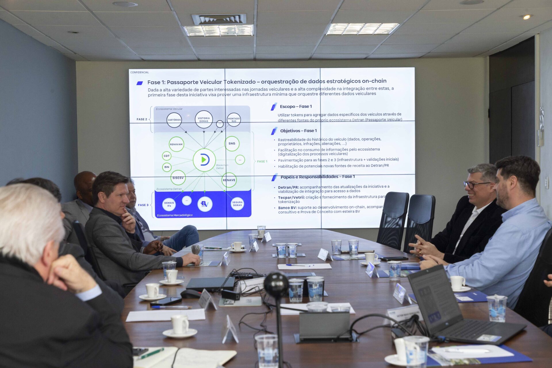 Tecpar e Detran discutem criação de passaporte digital para registrar histórico de veículos