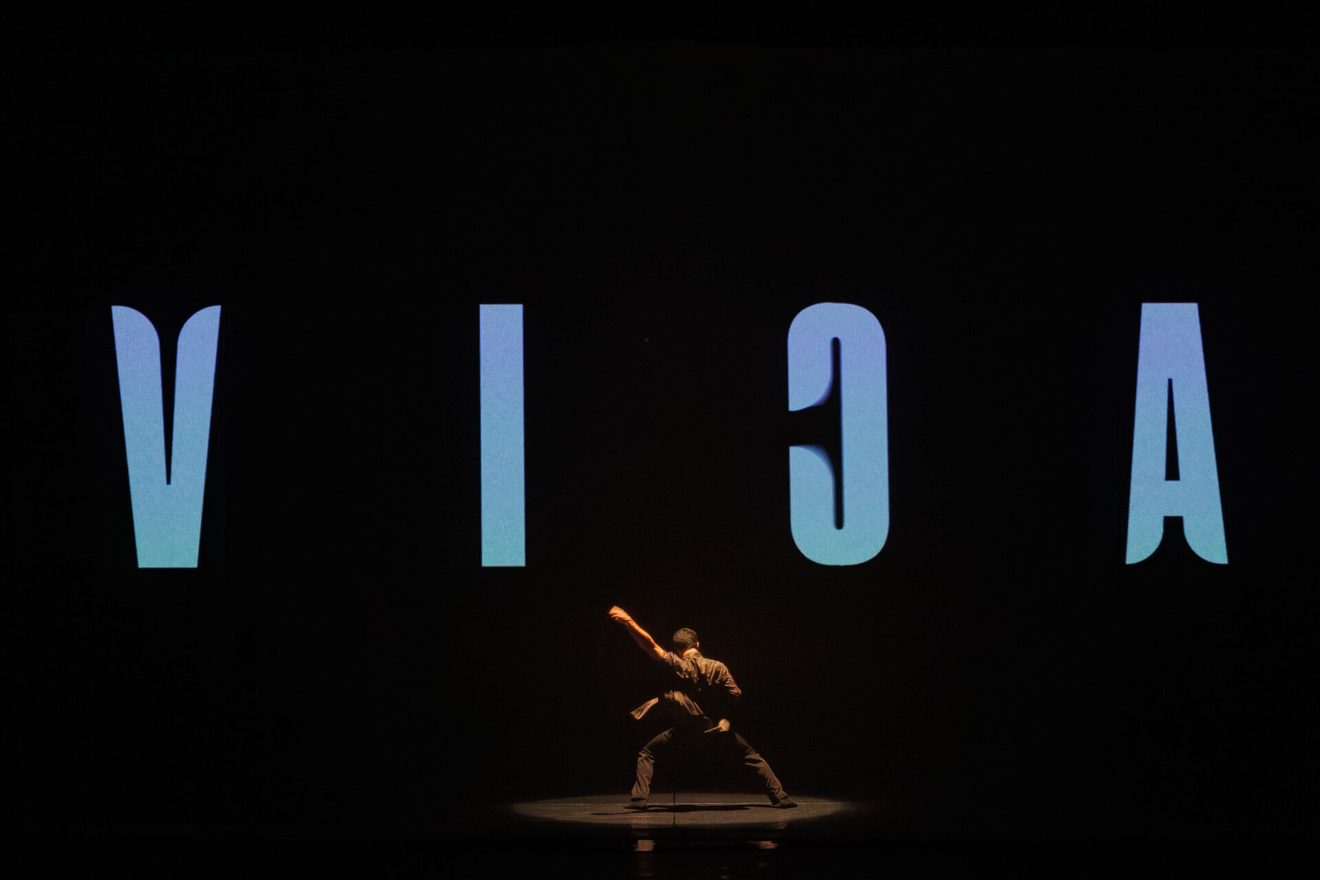 Balé Teatro Guaíra: duas noites de casa cheia marcam sucesso de V.I.C.A. e Stol no Guairinha