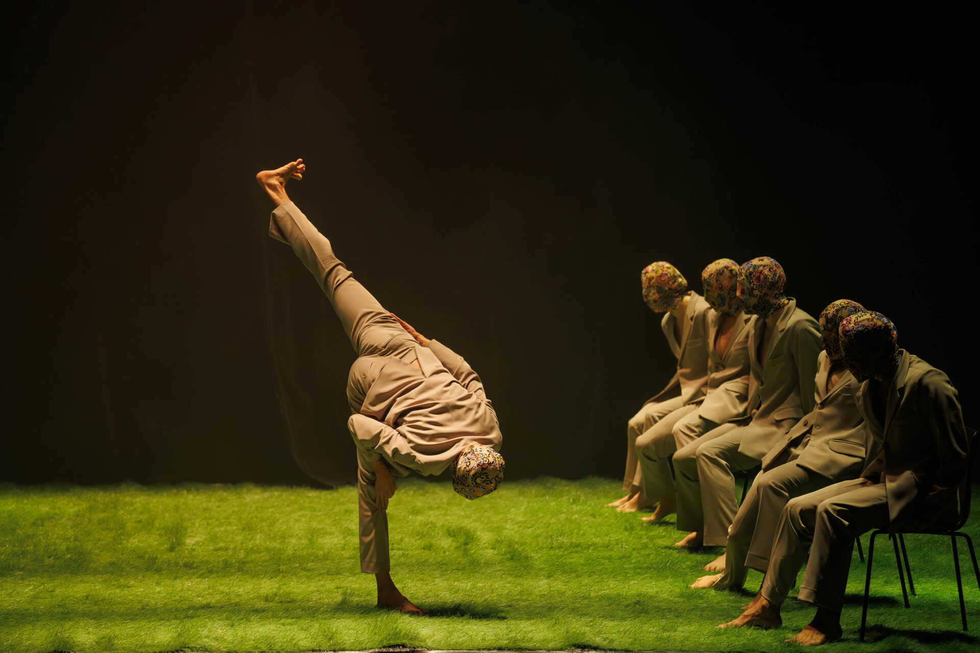 Balé Teatro Guaíra: duas noites de casa cheia marcam sucesso de V.I.C.A. e Stol no Guairinha