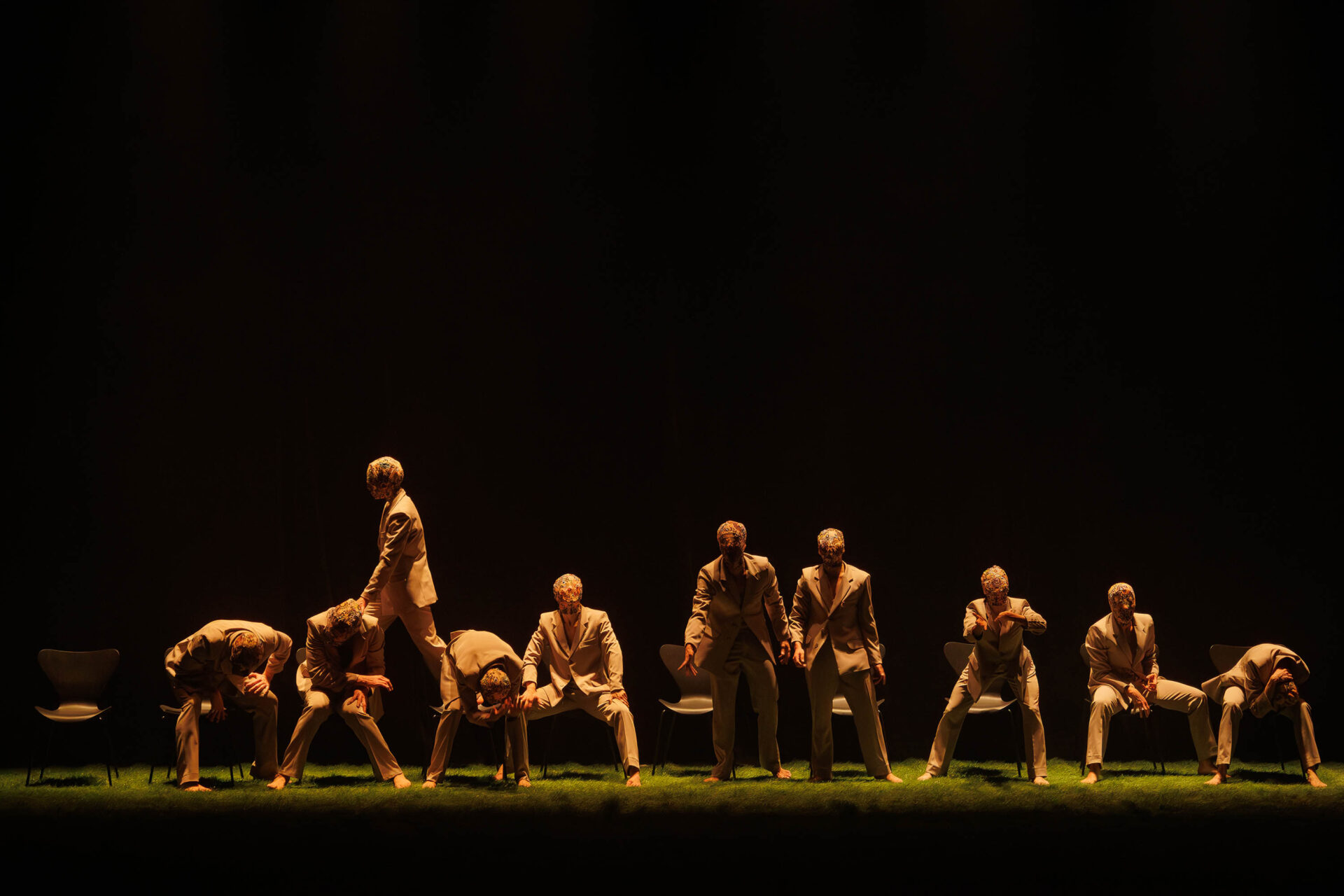 Balé Teatro Guaíra: duas noites de casa cheia marcam sucesso de V.I.C.A. e Stol no Guairinha