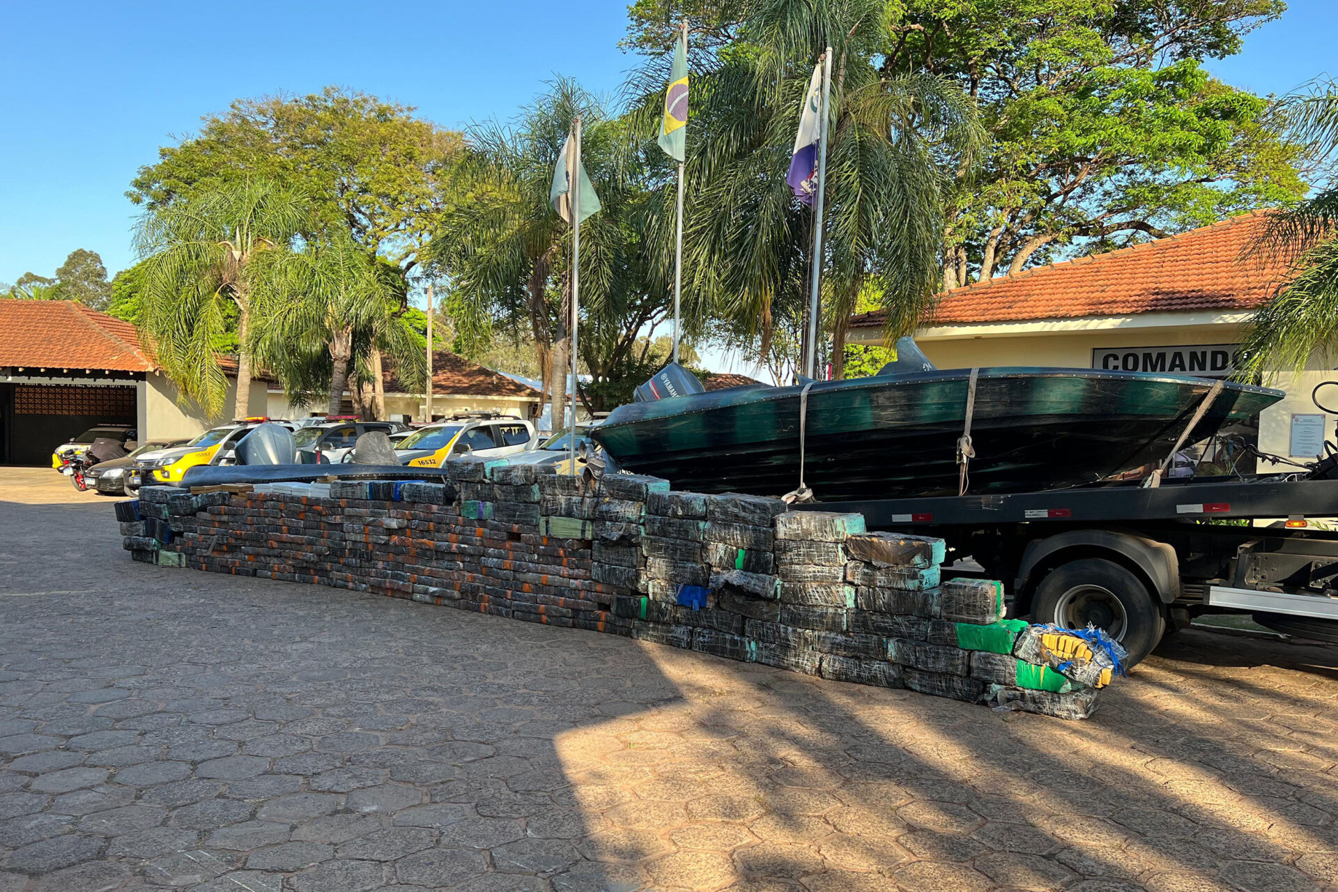 Paraná apreende 2 toneladas de maconha dentro de lanchas com destino a portos clandestinos