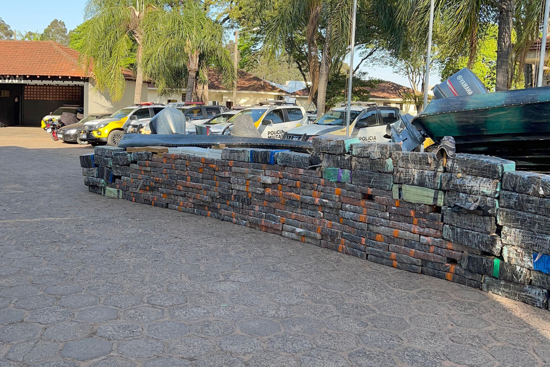 Paraná apreende 2 toneladas de maconha dentro de lanchas com destino a portos clandestinos