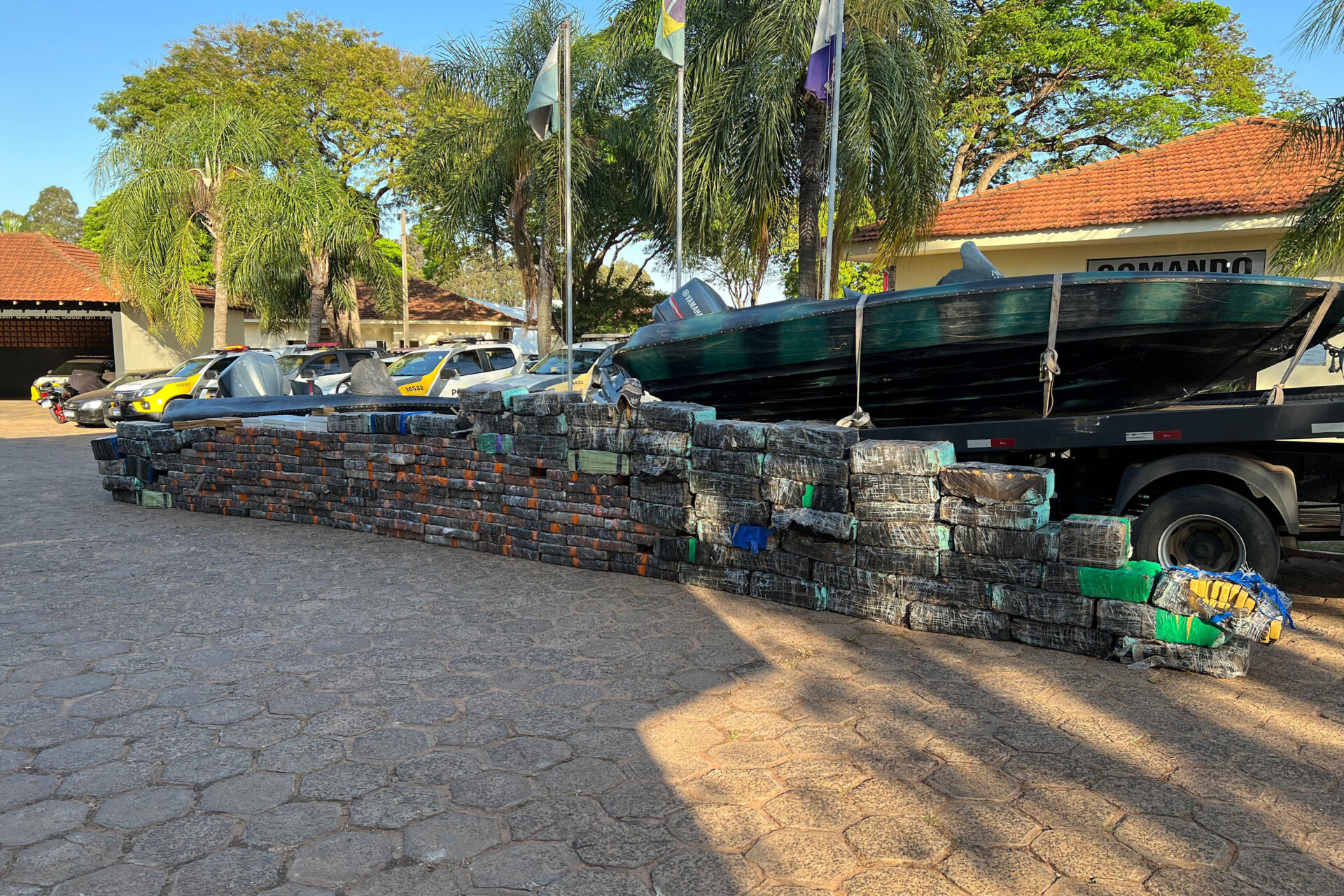 Paraná apreende 2 toneladas de maconha dentro de lanchas com destino a portos clandestinos