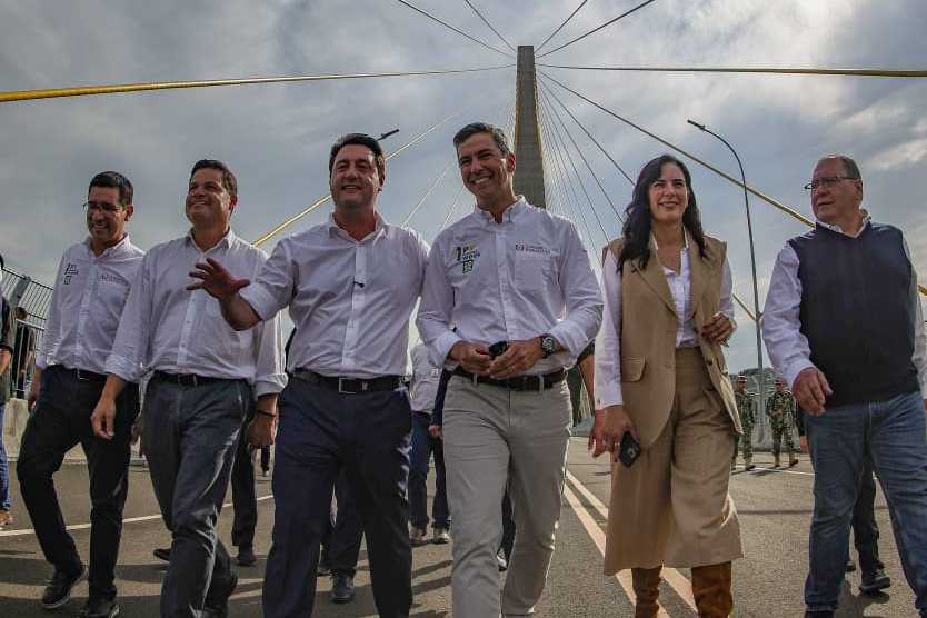 Ratinho Junior e presidente do Paraguai visitam obra da Ponte da Integração