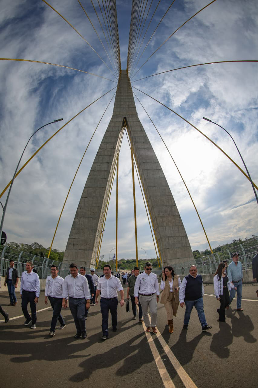 Ratinho Junior e presidente do Paraguai visitam obra da Ponte da Integração
