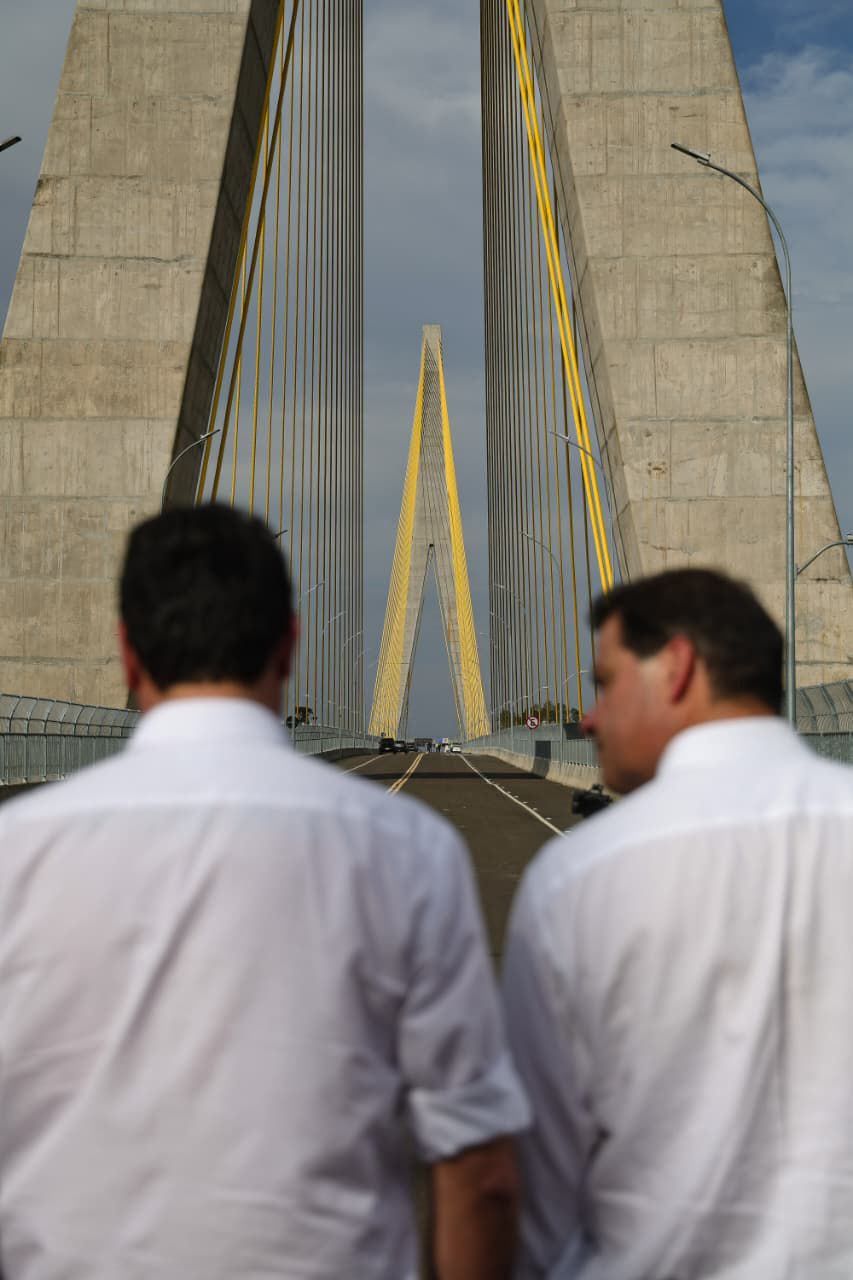 Ratinho Junior e presidente do Paraguai visitam obra da Ponte da Integração