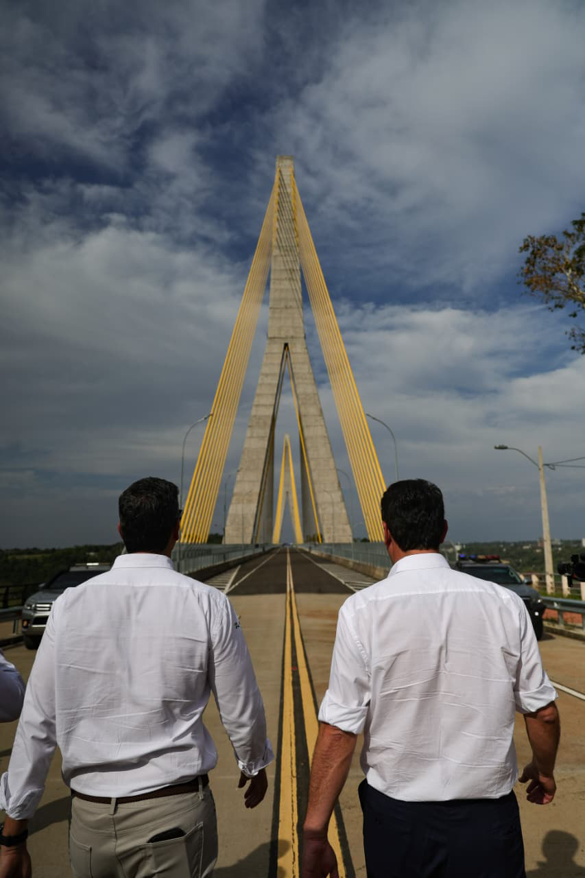 Ratinho Junior e presidente do Paraguai visitam obra da Ponte da Integração