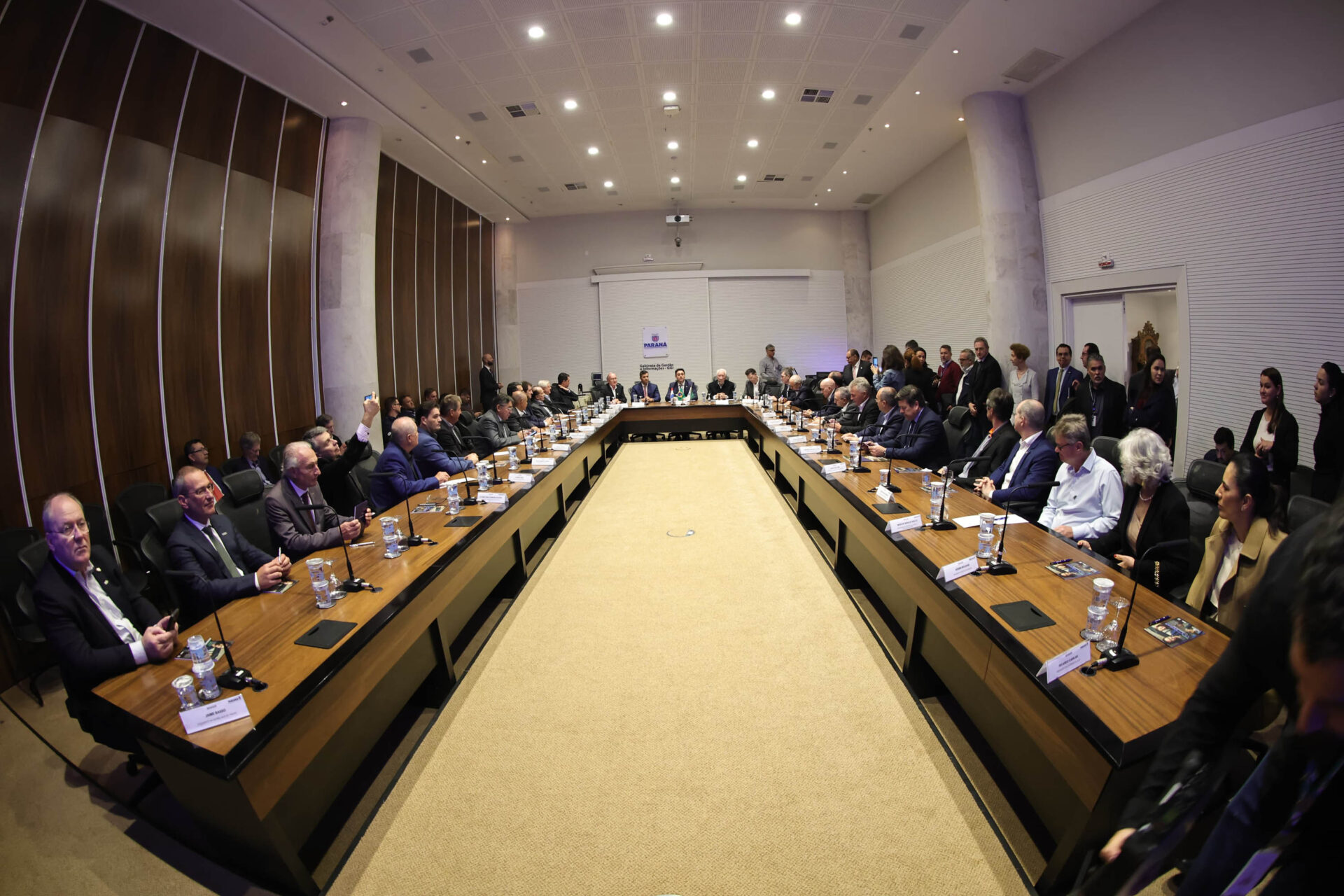 Ratinho Junior recebe Santiago Peña para debater novas oportunidades entre Paraná e Paraguai