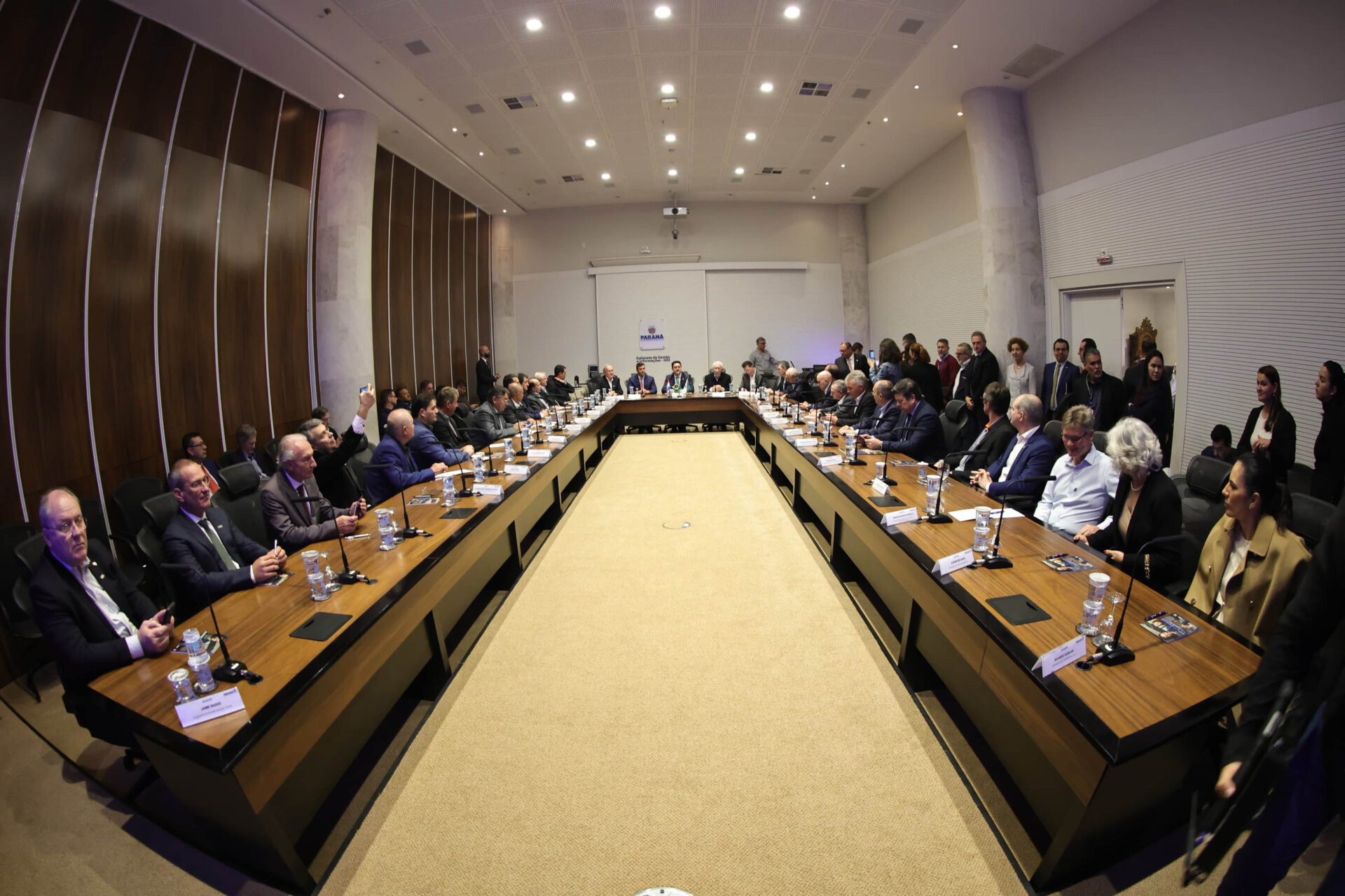 Ratinho Junior recebe Santiago Peña para debater novas oportunidades entre Paraná e Paraguai