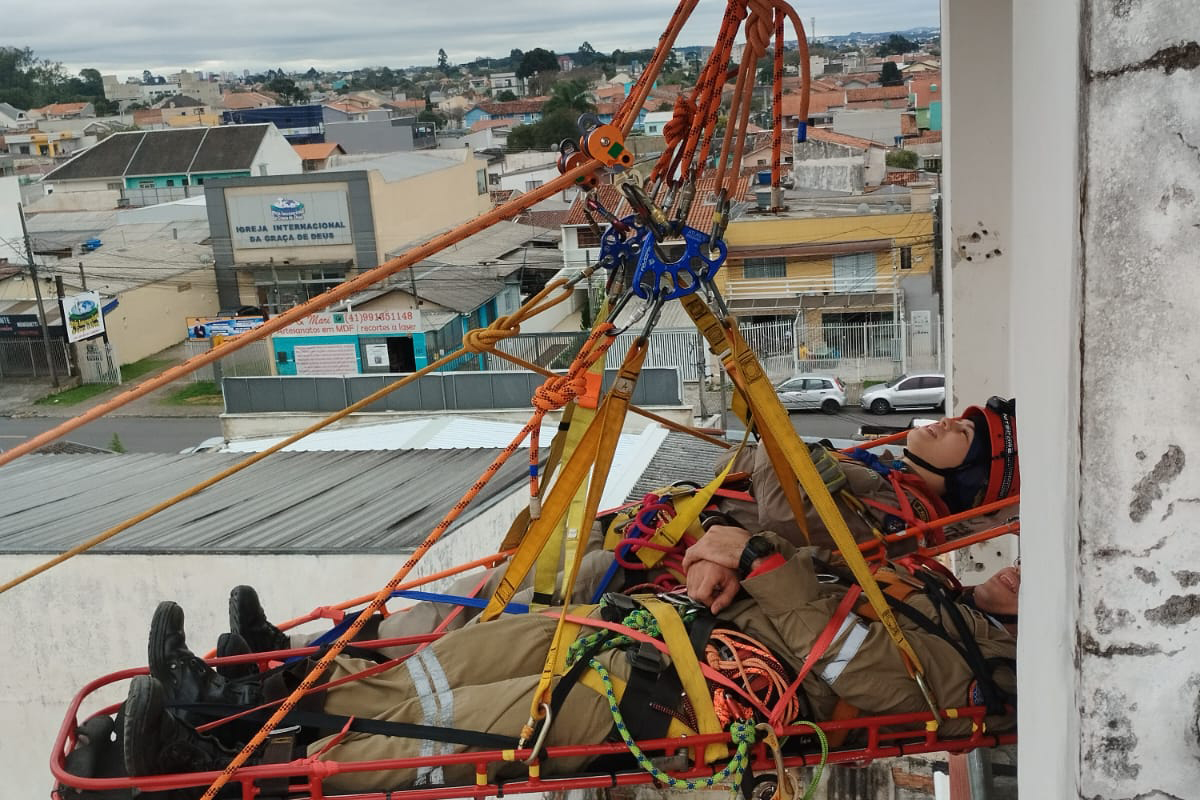 Corpo de Bombeiros forma 21 integrantes para atuar com resgate nas alturas