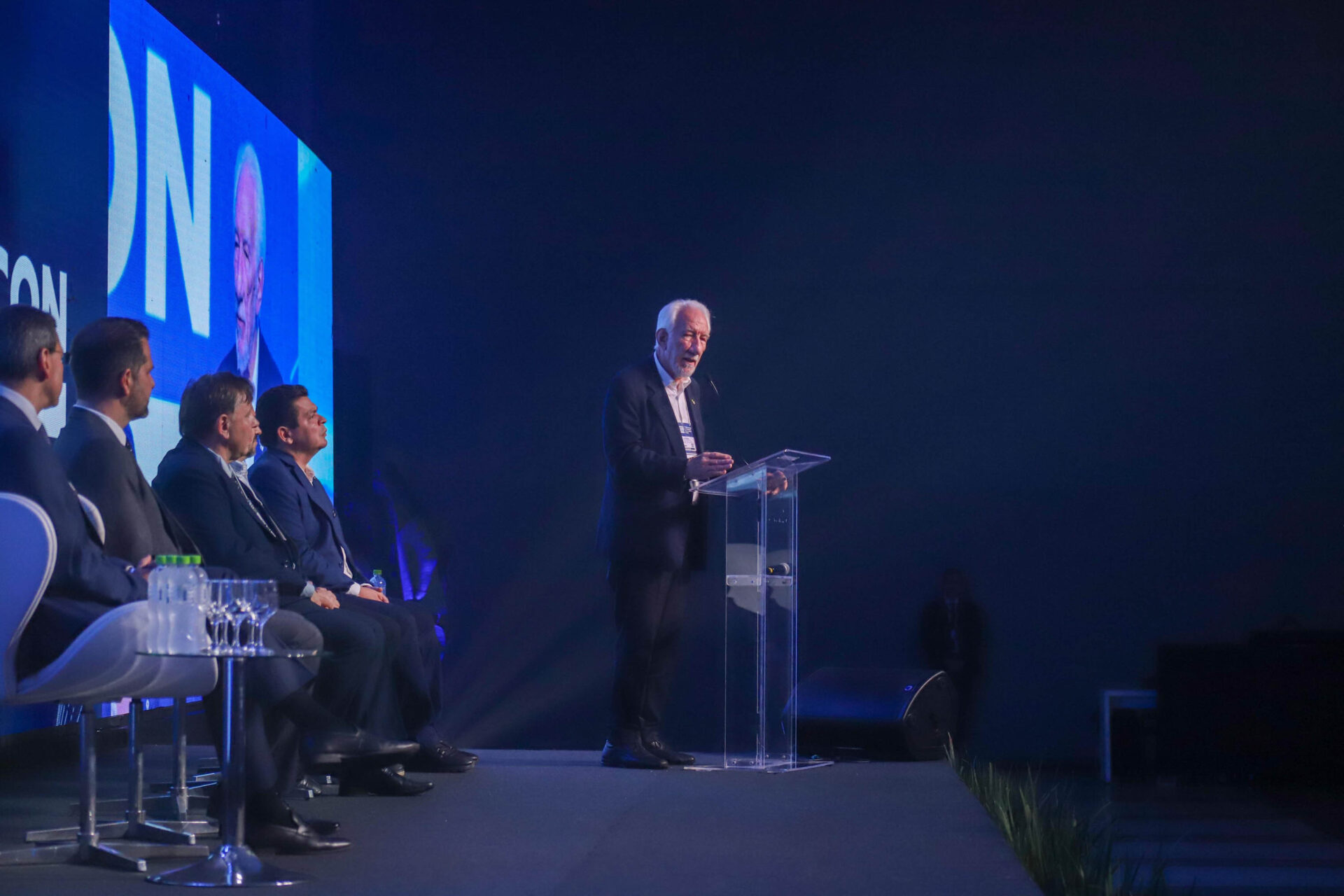 Obras do Estado ajudam a impulsionar setor da construção civil, destaca o vice-governador