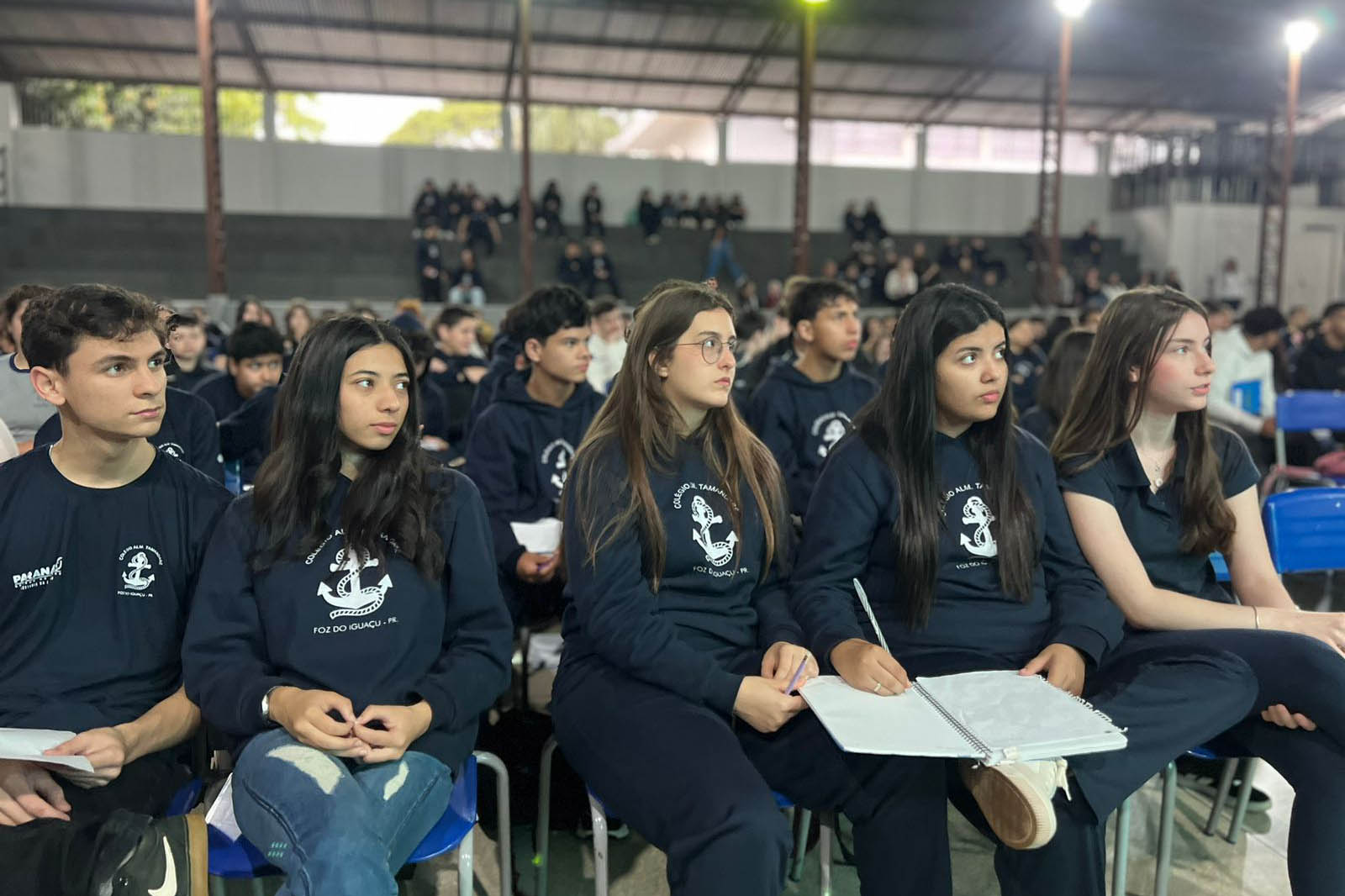 Colégio do Paraná recebe visita de cosmonautas russos em ação que une ciência e filantropia