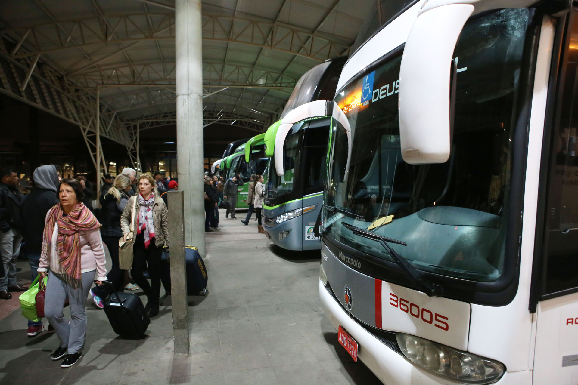 Com 58 mil novos empregos, setor de serviços impulsiona trabalho no Paraná em 2025