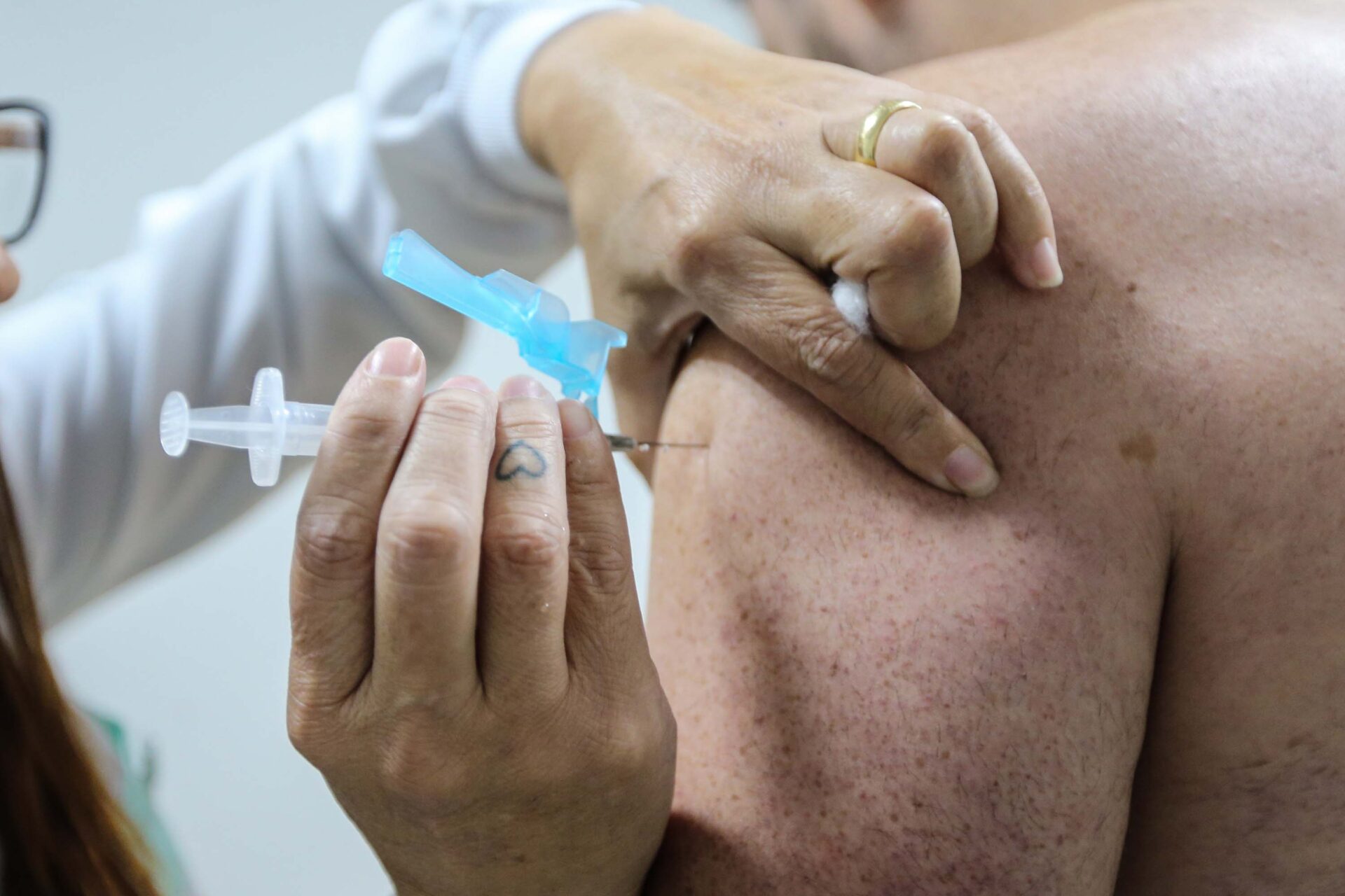 Campanha de Multivacinação terá mais de 1,3 mil salas abertas neste sábado no Paraná