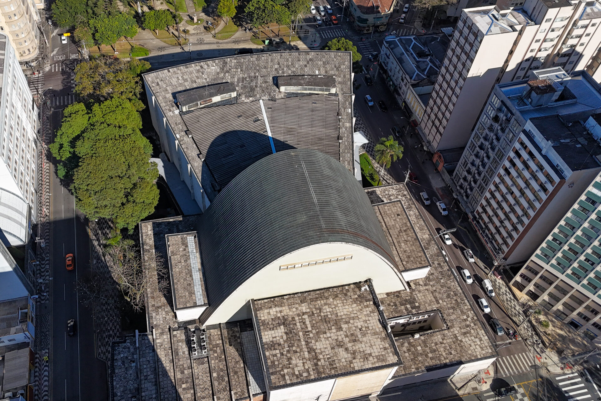 Reforma concluída: telhado do Teatro Guaíra ganha primeira revitalização em 50 anos
