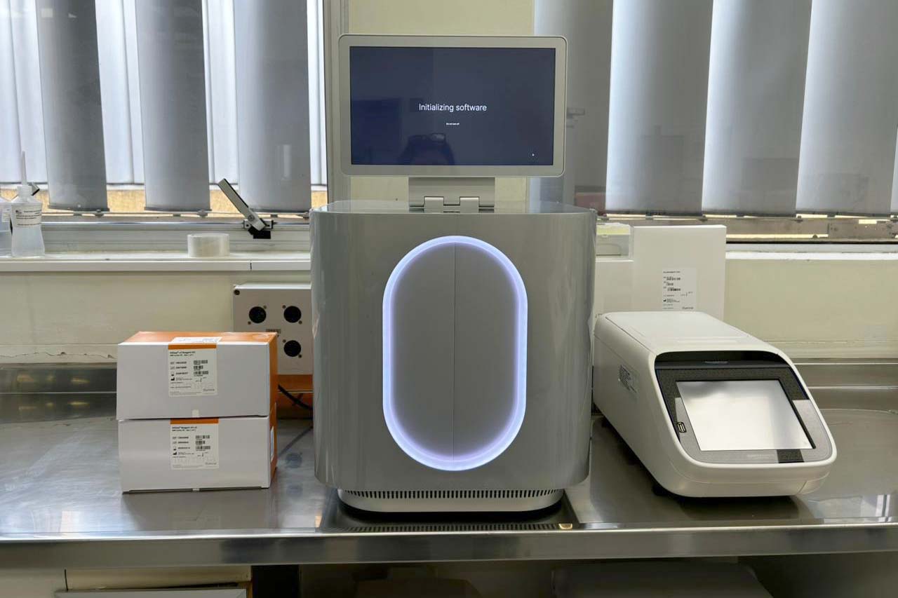Lacen recebe 1º sequenciador genético de nova geração do Sul e terá análises mais rápidas