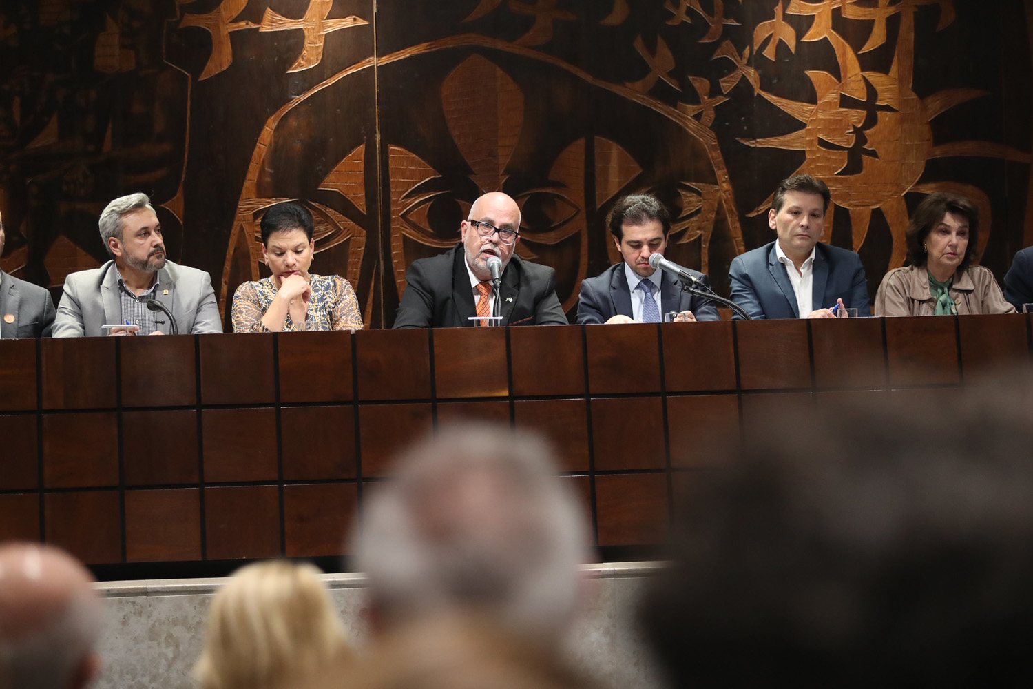 Estado apresenta panorama de atendimento em audiência sobre intoxicação por metanol