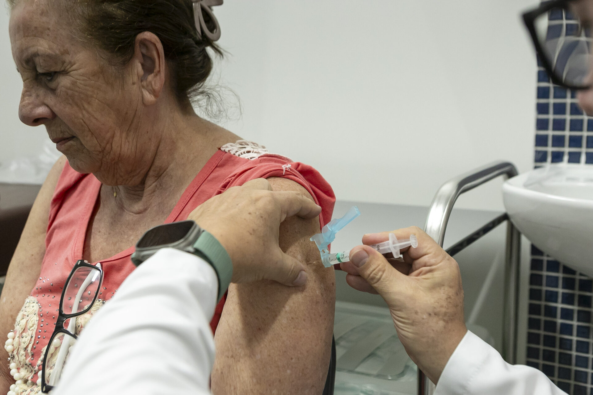 Dia D de Multivacinação mobiliza 10 mil profissionais em 1370 salas de aplicação pelo Paraná