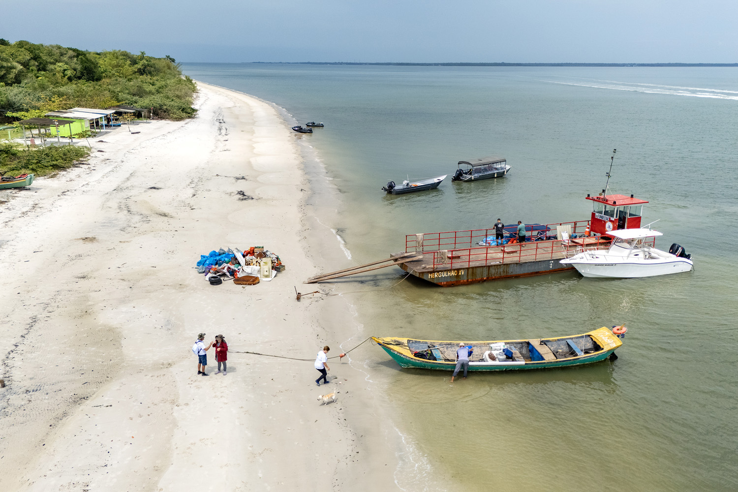 Mutirão de Limpeza das Praias da Ilha do Mel recolhe quase 11 toneladas de resíduos
