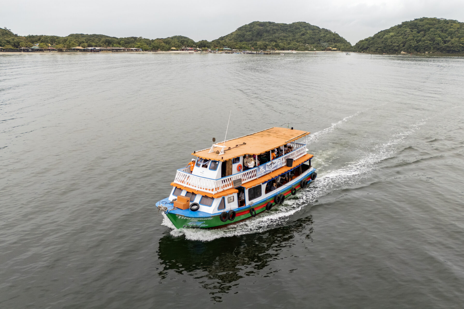 Turistas de cruzeiro internacional destacam estrutura no desembarque na Ilha do Mel