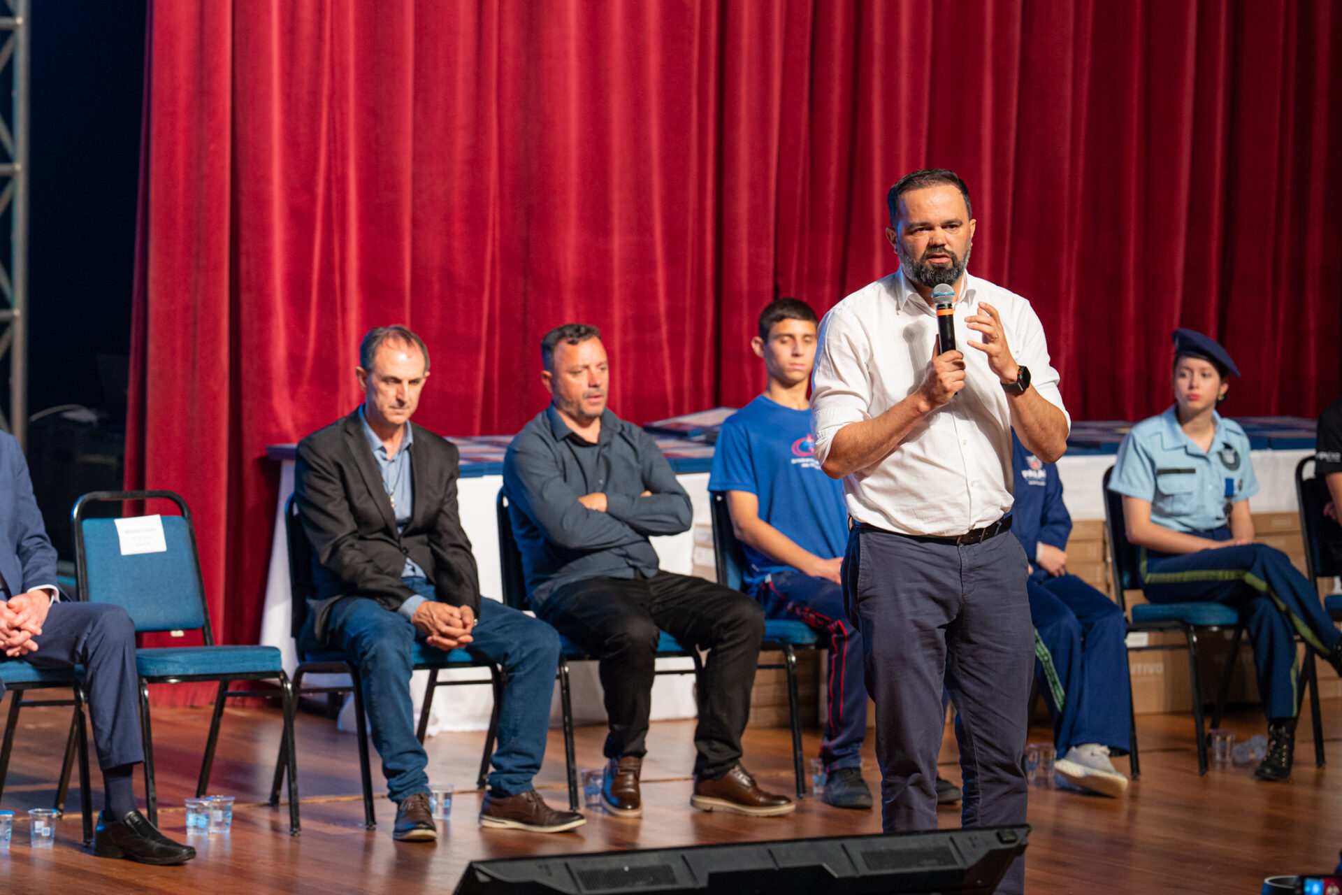 Estado começa a homenagear 5 mil educadores que inspiram alunos nas salas de aula