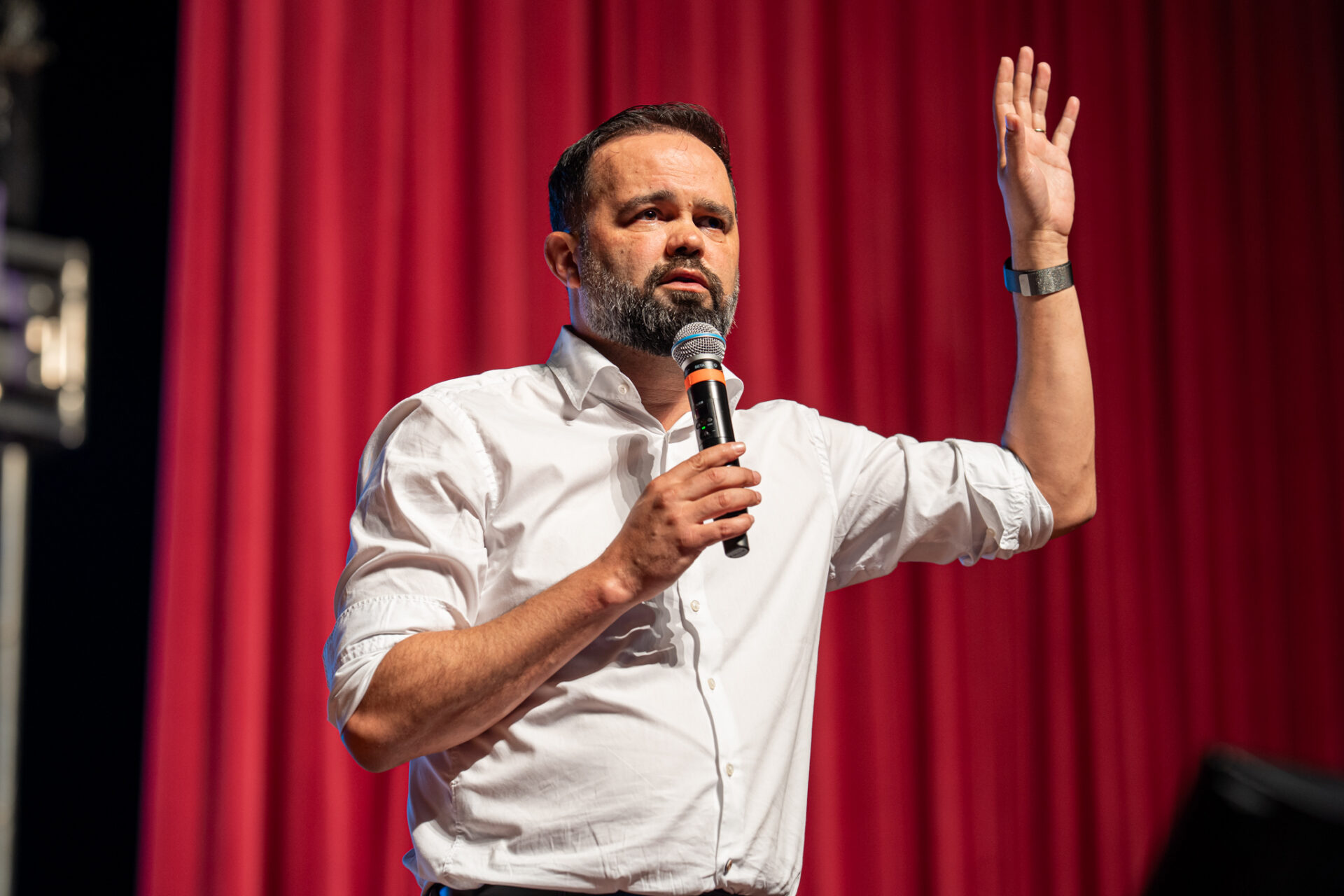 Estado começa a homenagear 5 mil educadores que inspiram alunos nas salas de aula