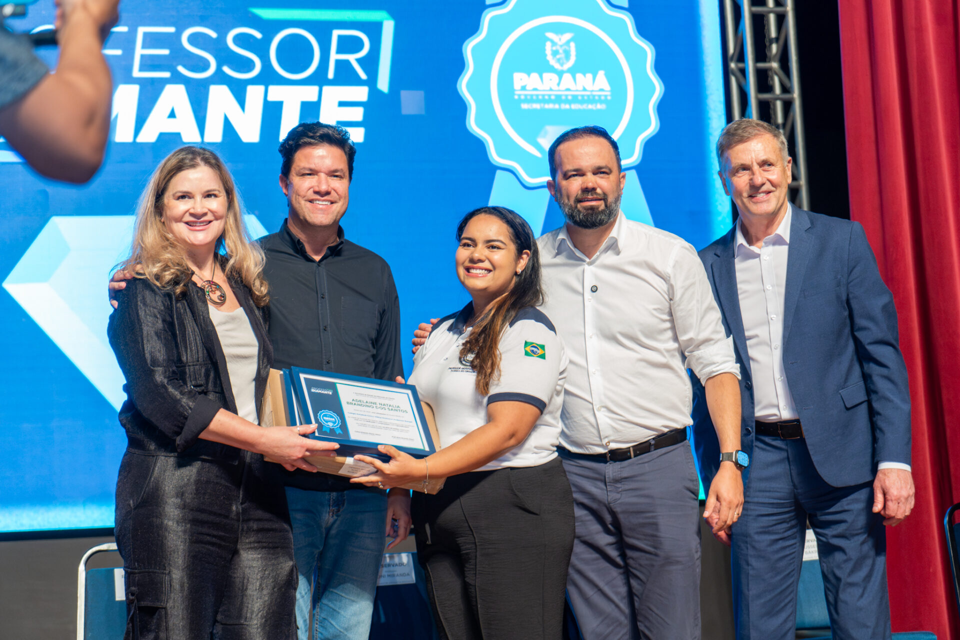 Estado começa a homenagear 5 mil educadores que inspiram alunos nas salas de aula