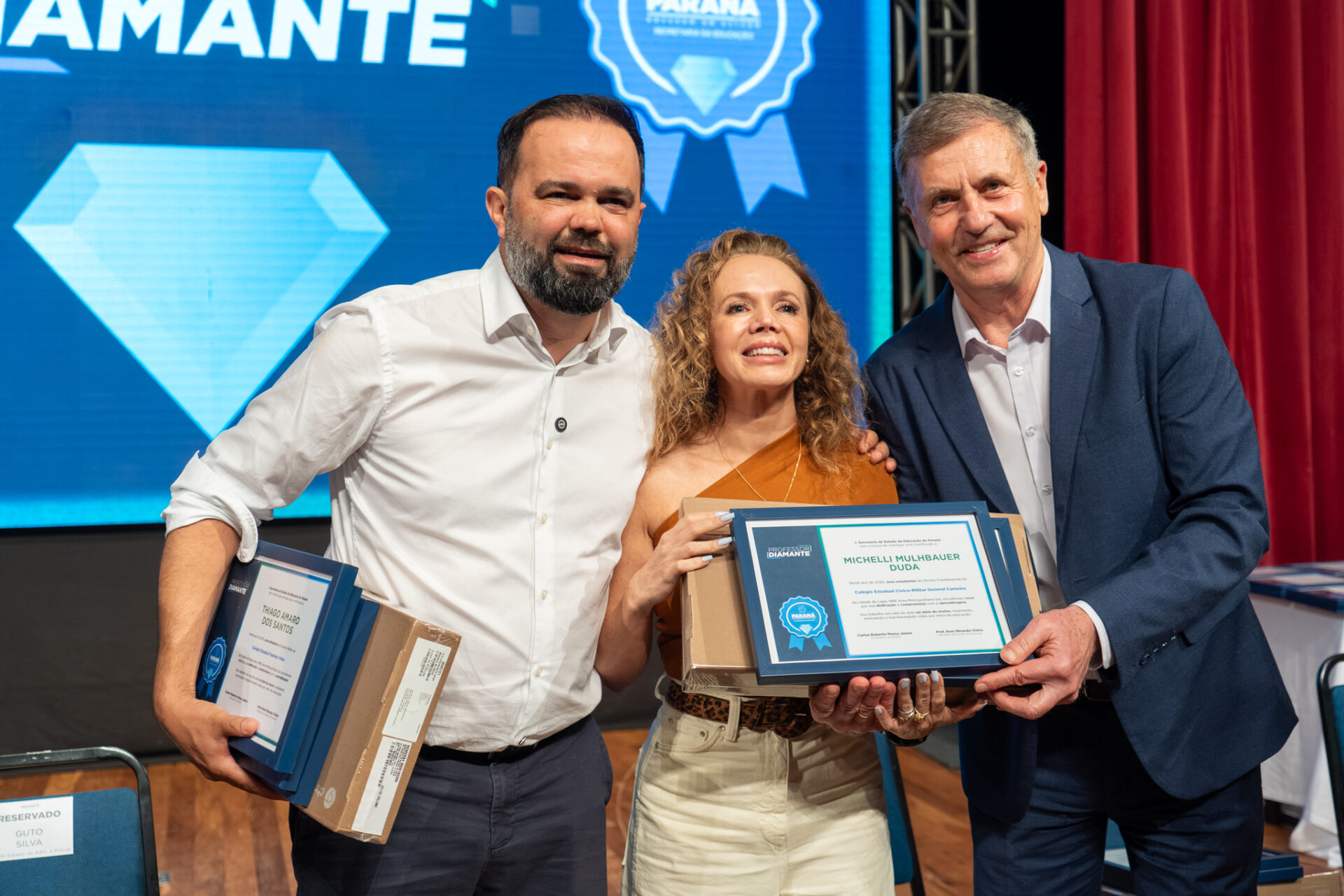 Estado começa a homenagear 5 mil educadores que inspiram alunos nas salas de aula