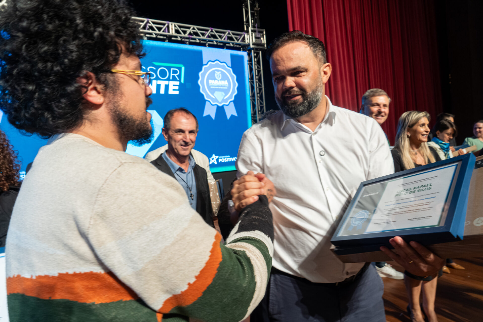 Estado começa a homenagear 5 mil educadores que inspiram alunos nas salas de aula