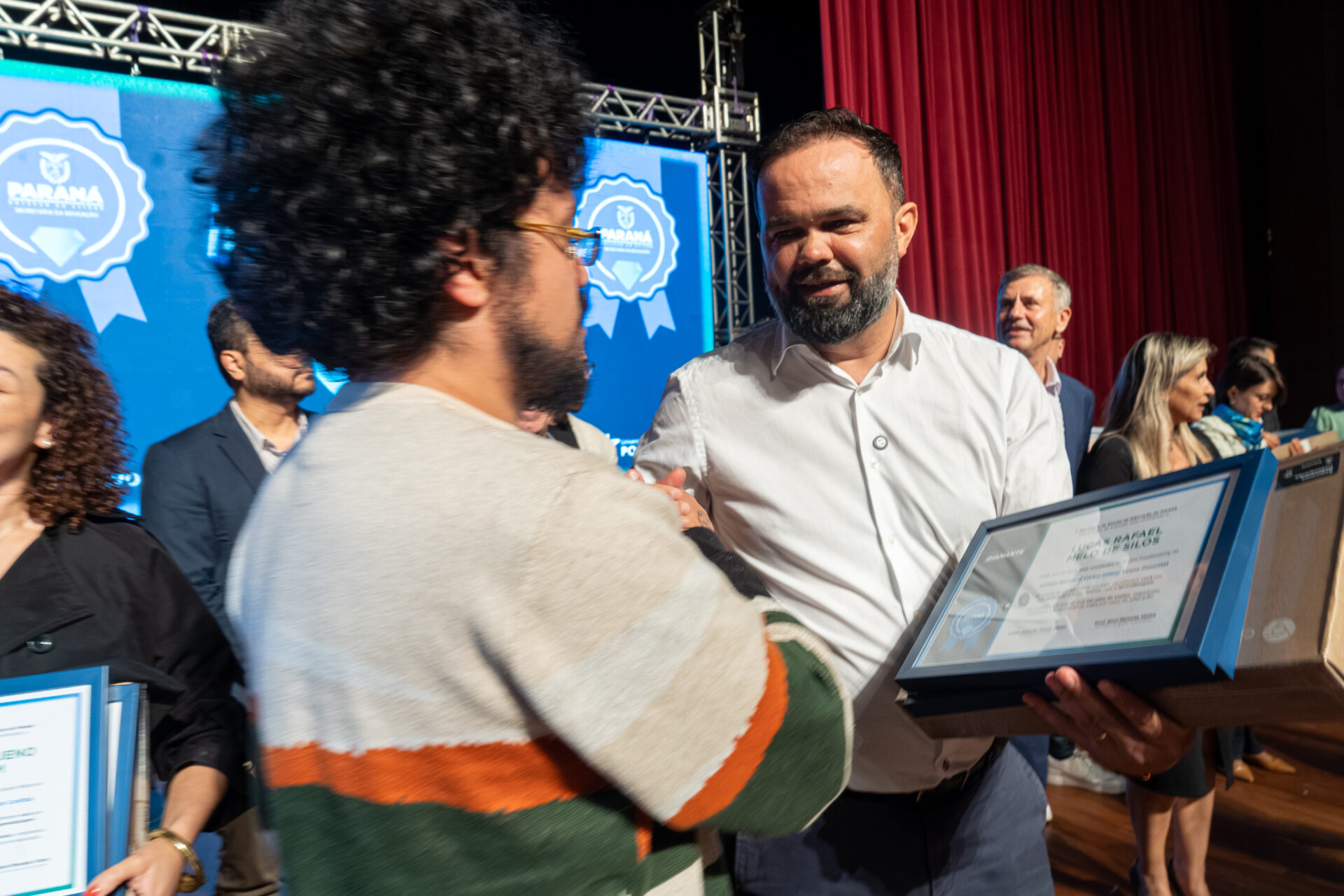 Estado começa a homenagear 5 mil educadores que inspiram alunos nas salas de aula