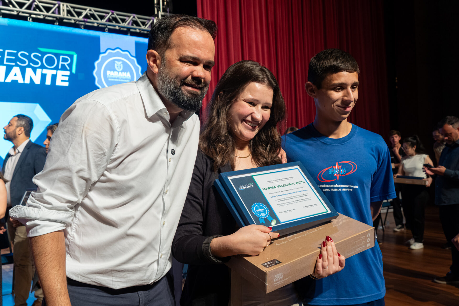 Estado começa a homenagear 5 mil educadores que inspiram alunos nas salas de aula