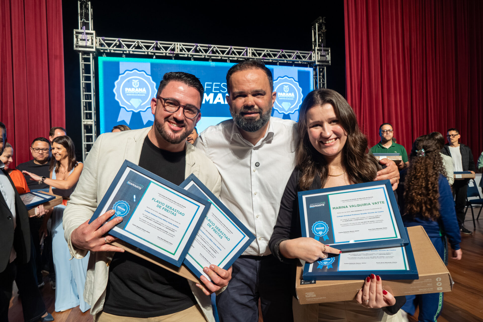 Estado começa a homenagear 5 mil educadores que inspiram alunos nas salas de aula
