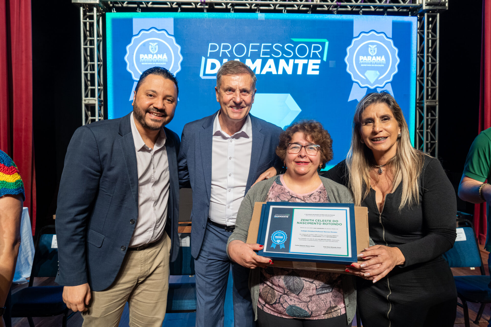 Estado começa a homenagear 5 mil educadores que inspiram alunos nas salas de aula