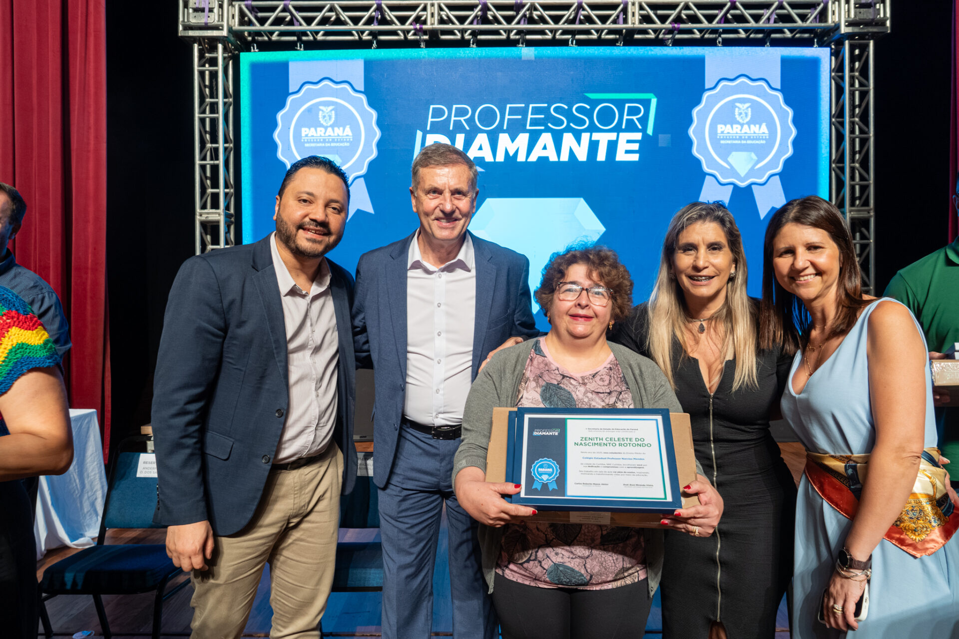 Estado começa a homenagear 5 mil educadores que inspiram alunos nas salas de aula
