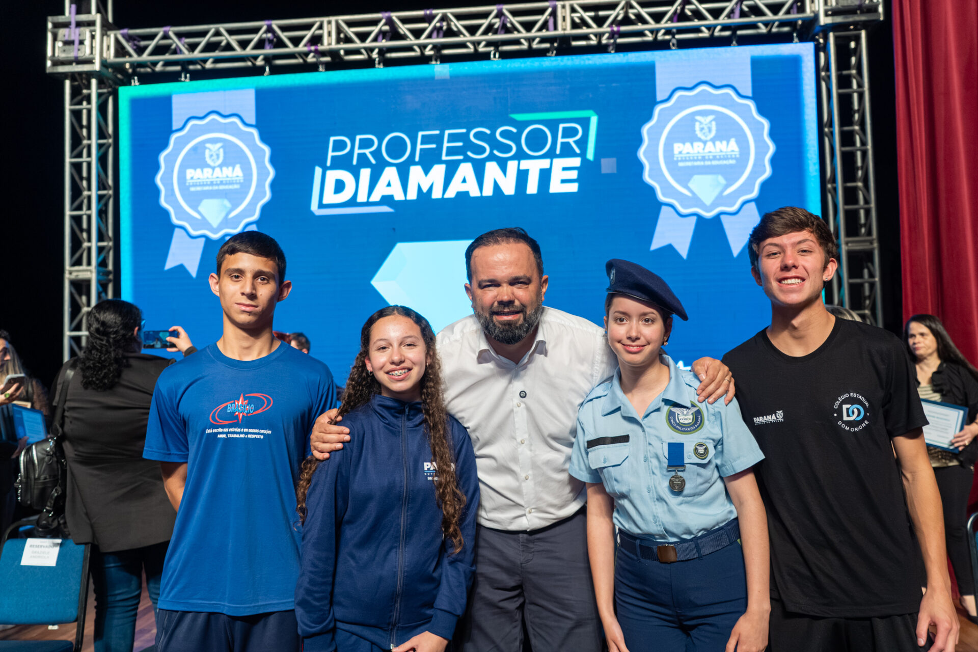 Estado começa a homenagear 5 mil educadores que inspiram alunos nas salas de aula