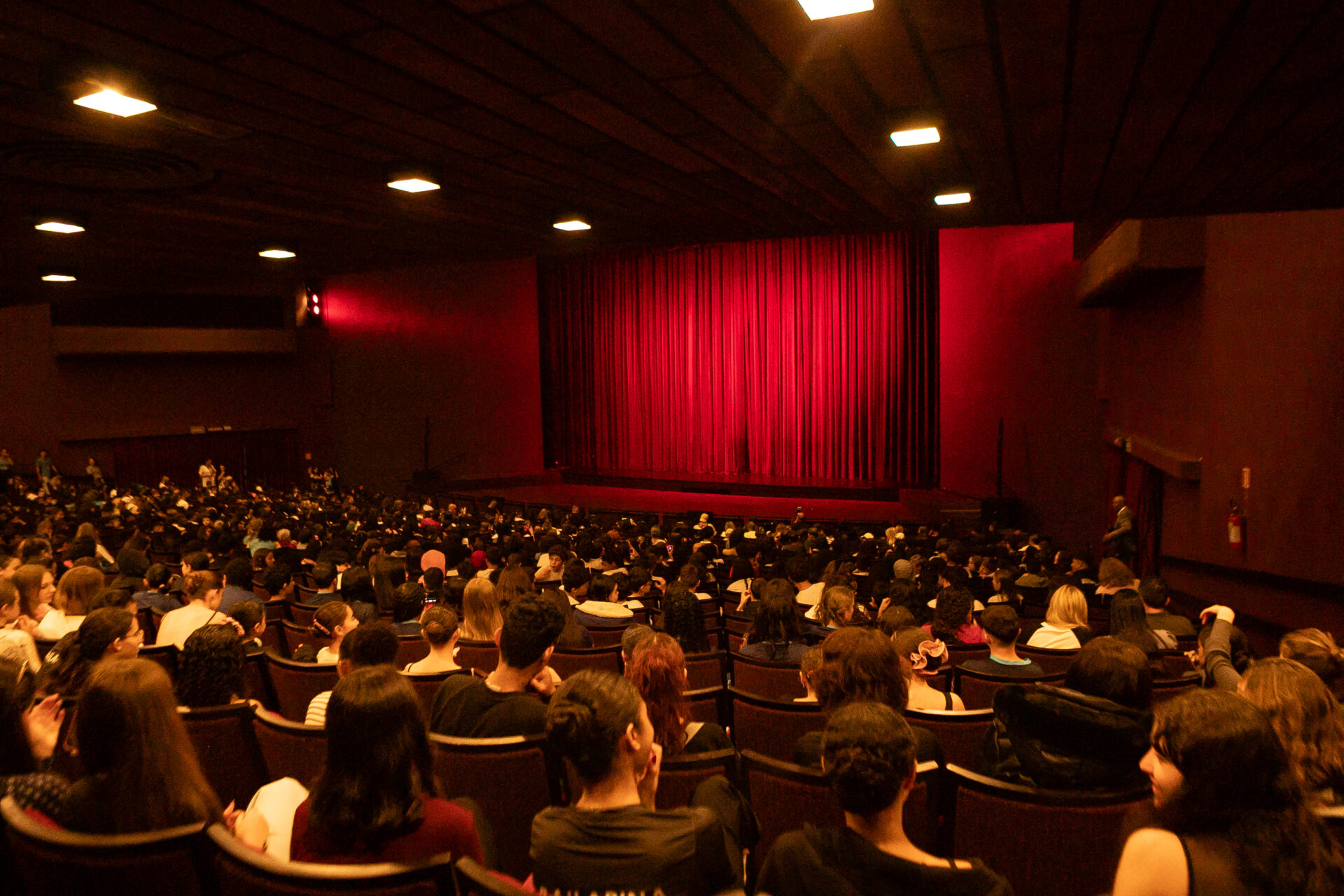 Reforma concluída: telhado do Teatro Guaíra ganha primeira revitalização em 50 anos
