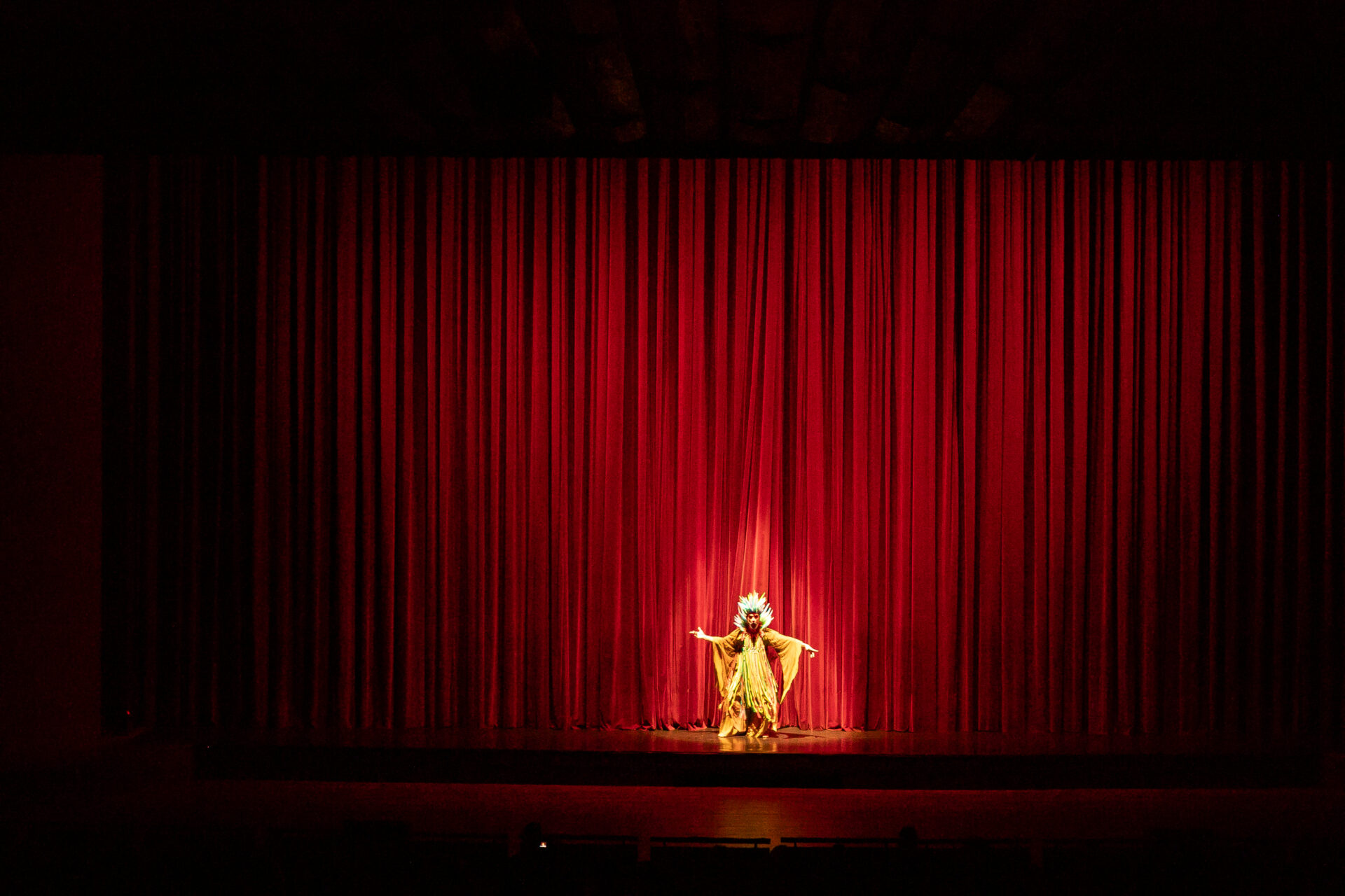 Reforma concluída: telhado do Teatro Guaíra ganha primeira revitalização em 50 anos