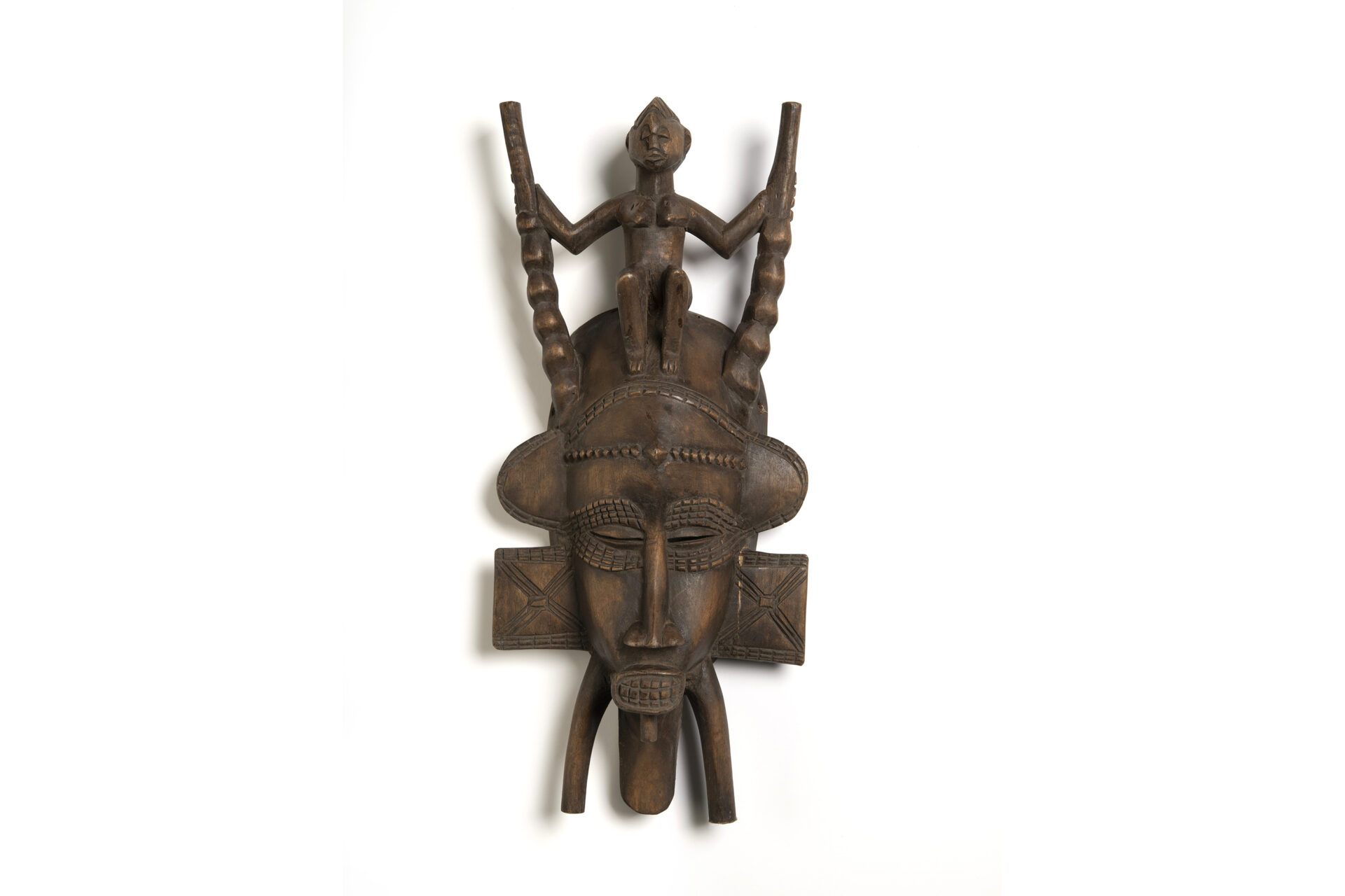 MON leva coleção de arte africana para exposição itinerante em Assaí