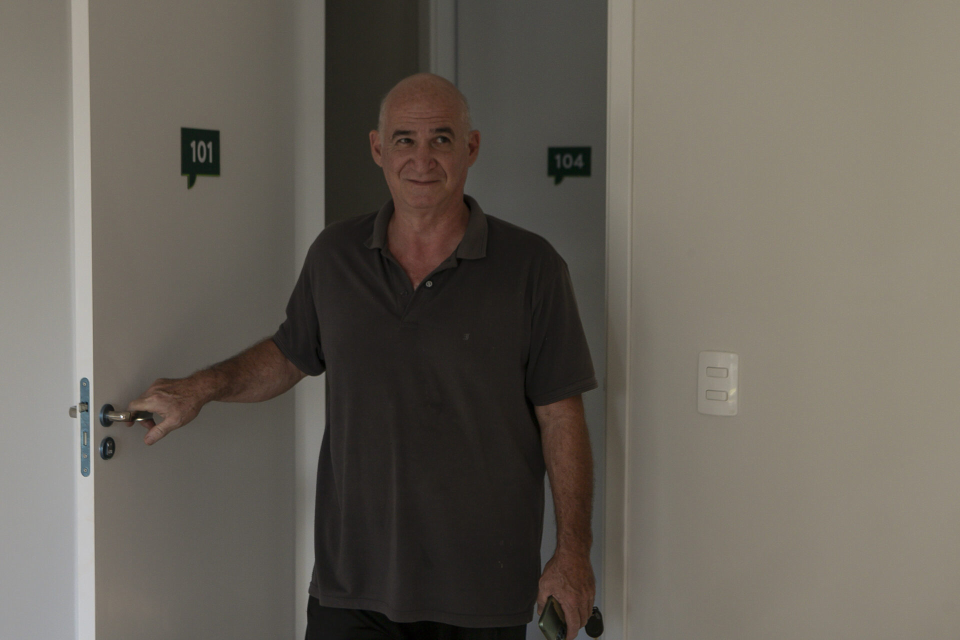 “Agora é meu”: idoso celebra primeira casa própria com ajuda do programa Casa Fácil Paraná Terceira Idade