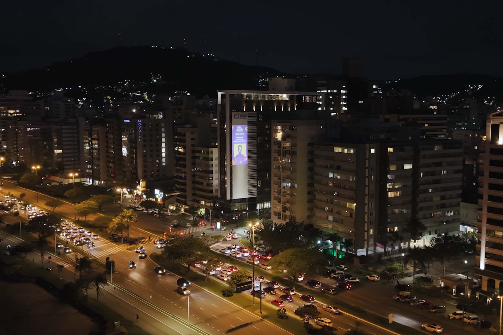 Programação do Verão Maior Paraná é exibida em pontos turísticos do Brasil