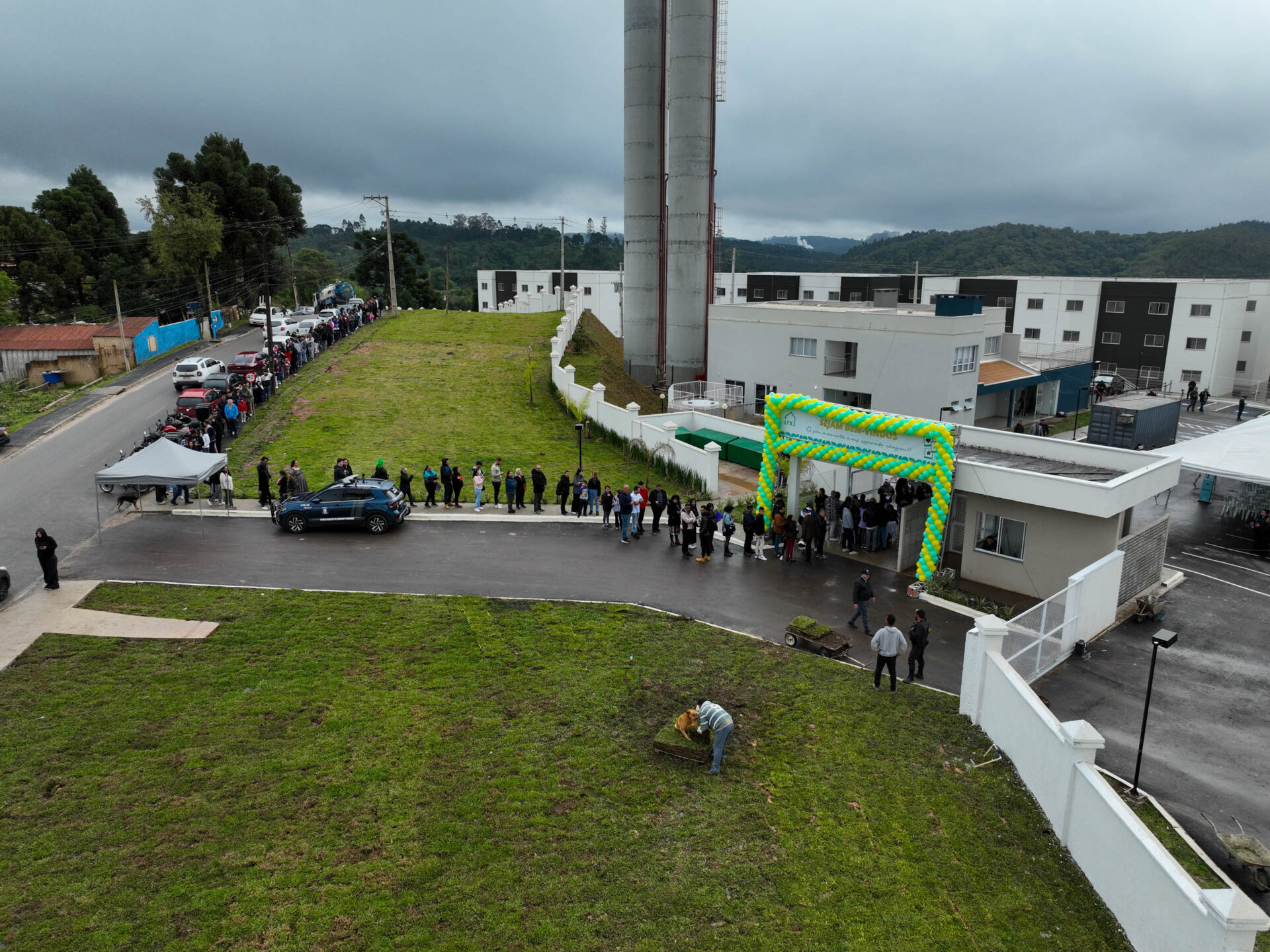 Governador inaugura condomínio clube com 846 apartamentos em Almirante Tamandaré