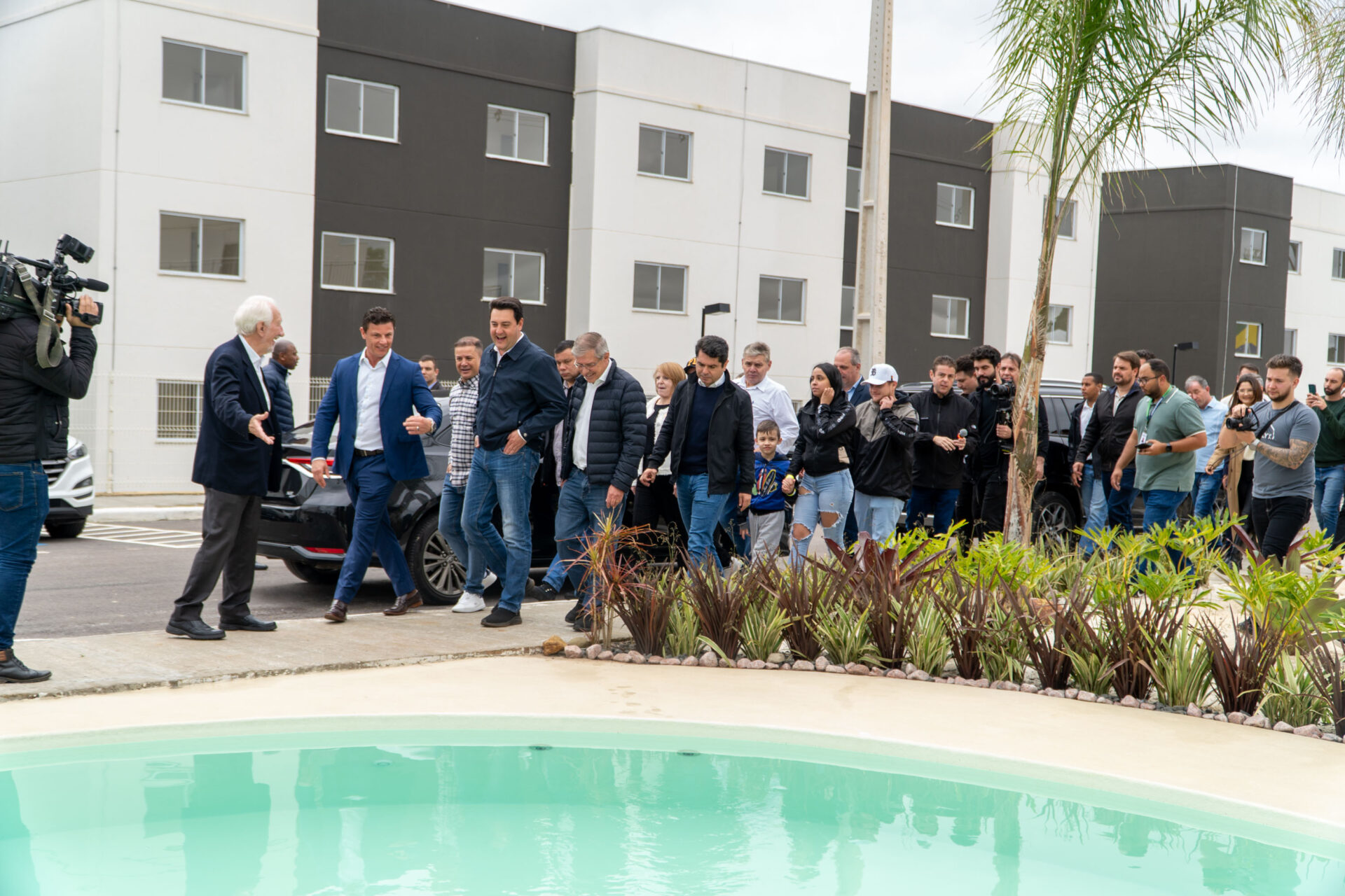 Governador inaugura condomínio clube com 846 apartamentos em Almirante Tamandaré