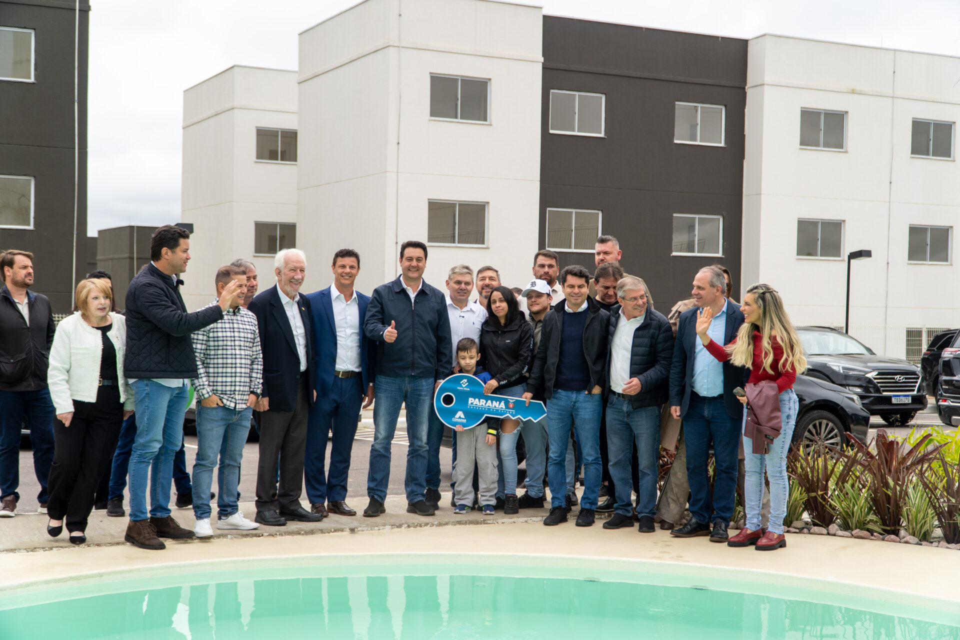Governador inaugura condomínio clube com 846 apartamentos em Almirante Tamandaré