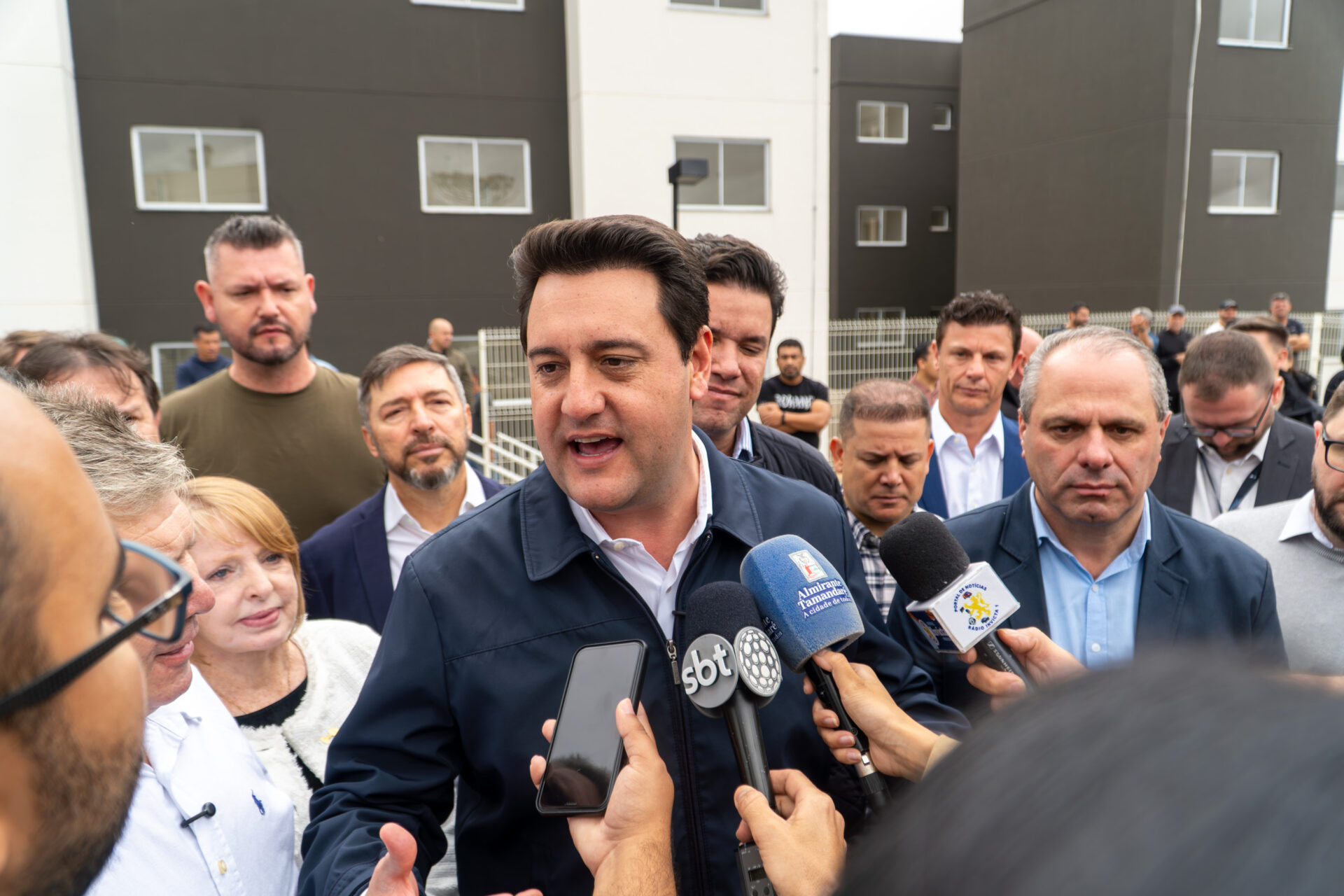Governador inaugura condomínio clube com 846 apartamentos em Almirante Tamandaré