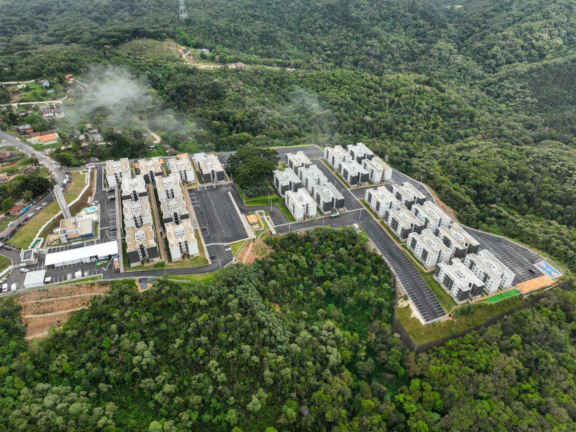 Governador inaugura condomínio clube com 846 apartamentos em Almirante Tamandaré