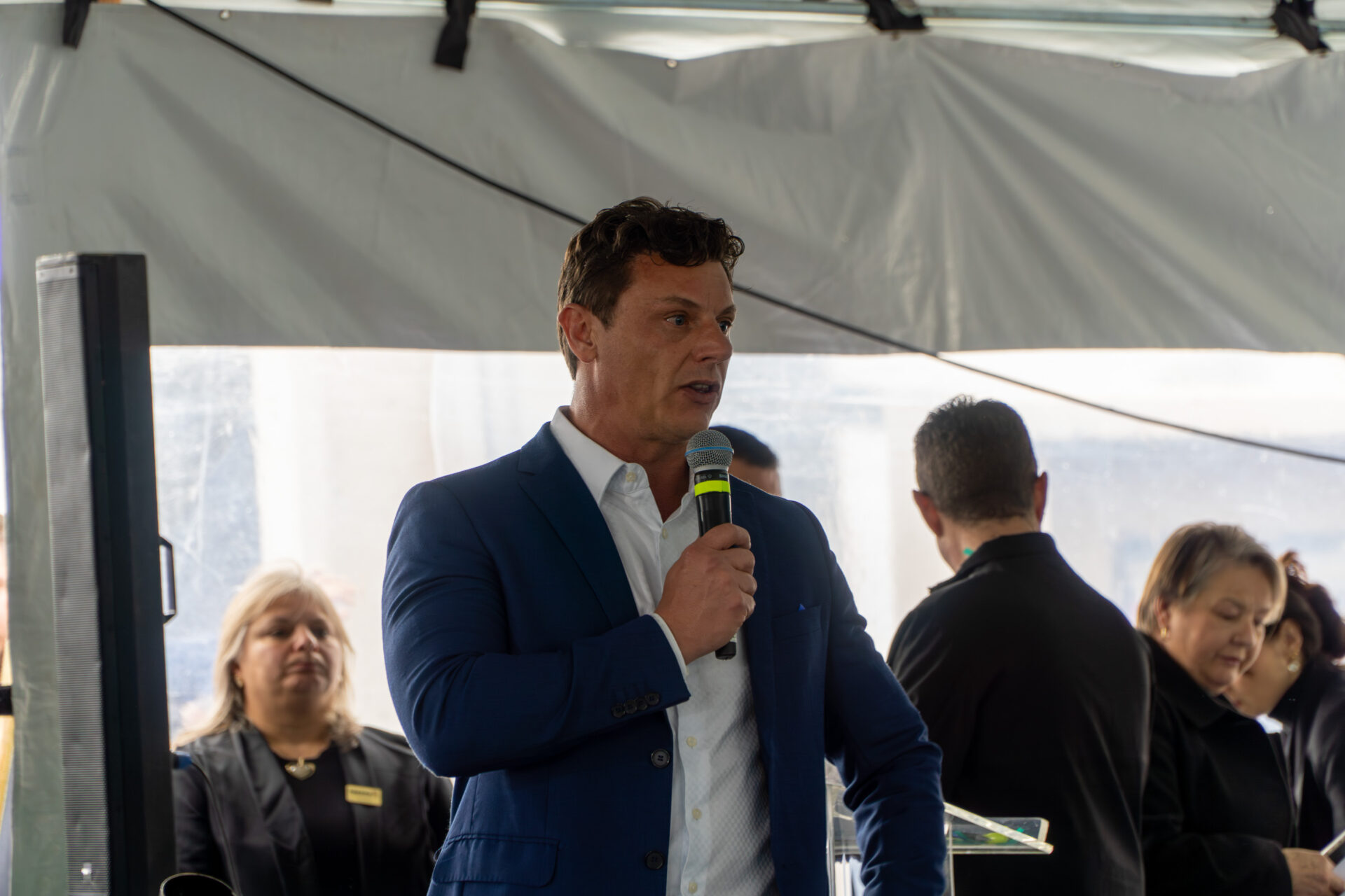 Governador inaugura condomínio clube com 846 apartamentos em Almirante Tamandaré