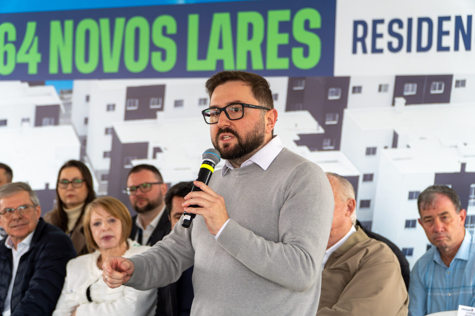 Governador inaugura condomínio clube com 846 apartamentos em Almirante Tamandaré