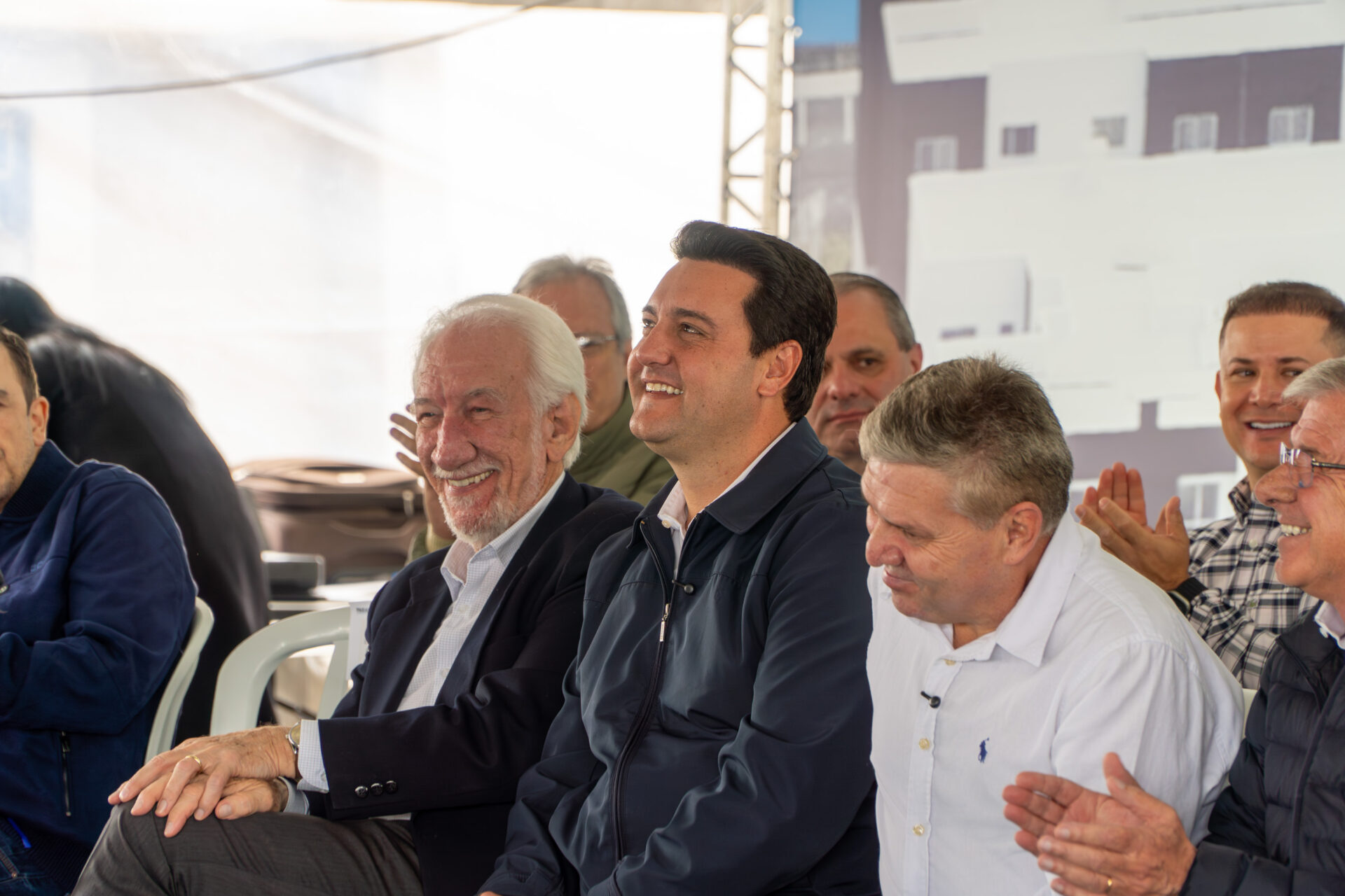 Governador inaugura condomínio clube com 846 apartamentos em Almirante Tamandaré