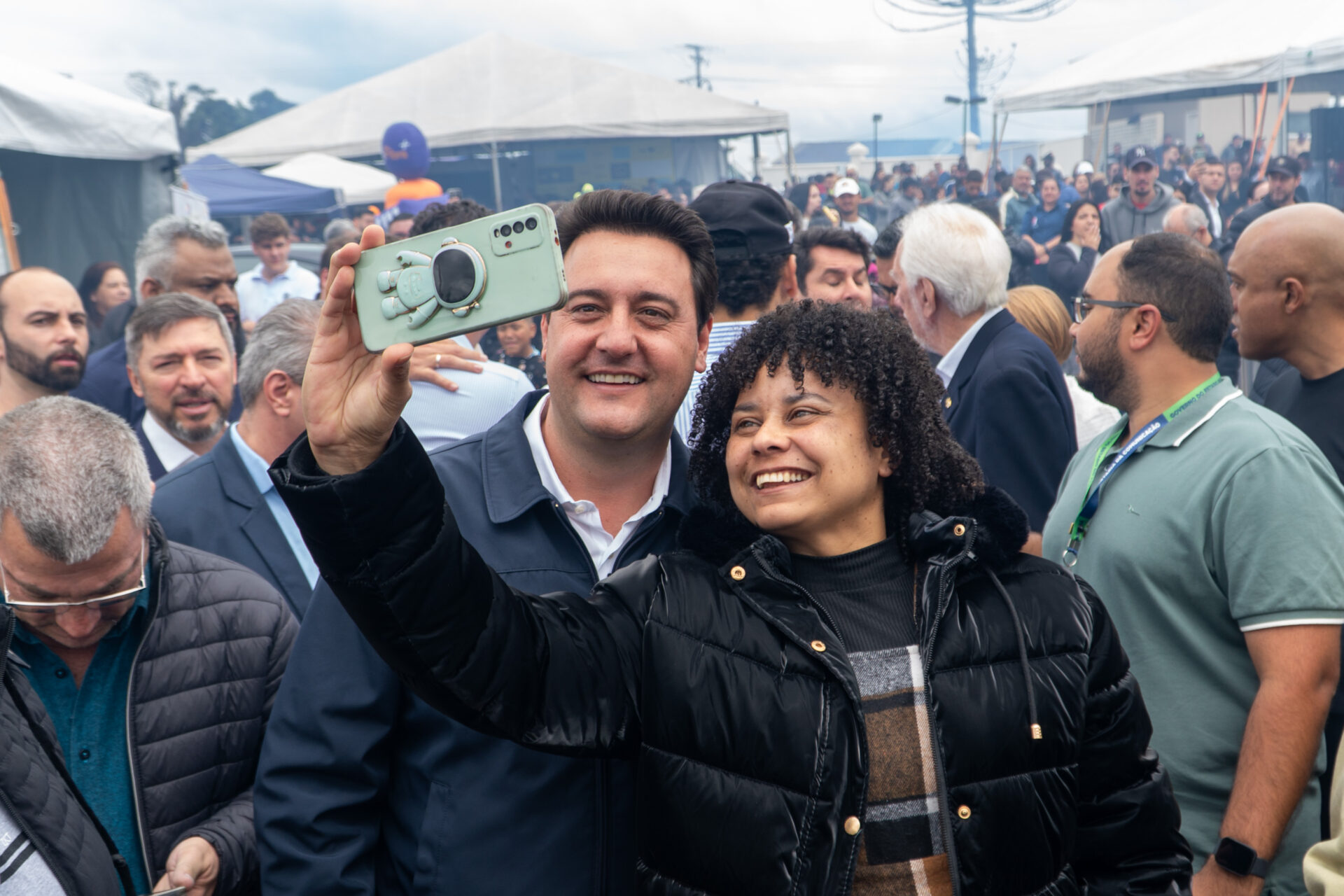 Governador inaugura condomínio clube com 846 apartamentos em Almirante Tamandaré